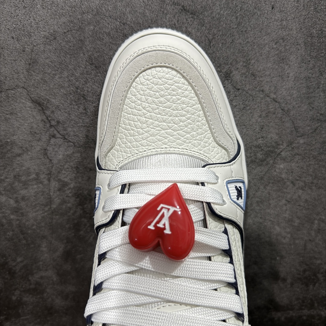 图片[5]-【广东纯原版本】LV Louis Vuitton Trainer 限定联名 低帮休闲板鞋 代购级别 ZP级全套包装 原版购入历时近两个月开发打造！ 经典多拼色超好看 原版完美楦型 调试了两个月 鞋面独家订制压纹粒面小牛皮 大底TPU、模具费2w+ 质感媲美原版 垫脚聚米微料加透气英伦网布 细节原版一致 ❗️请注意区分市面通货材料 版型 包装配件 尺码： 38 39 40 41 42 43 44 45 46-选品中心