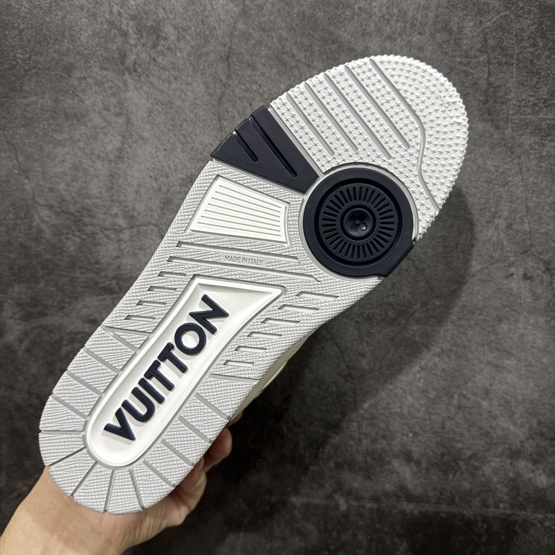 图片[9]-【广东纯原版本】LV Louis Vuitton Trainer 限定联名 低帮休闲板鞋 代购级别 ZP级全套包装 原版购入历时近两个月开发打造！ 经典多拼色超好看 原版完美楦型 调试了两个月 鞋面独家订制压纹粒面小牛皮 大底TPU、模具费2w+ 质感媲美原版 垫脚聚米微料加透气英伦网布 细节原版一致 ❗️请注意区分市面通货材料 版型 包装配件 尺码： 38 39 40 41 42 43 44 45 46-选品中心