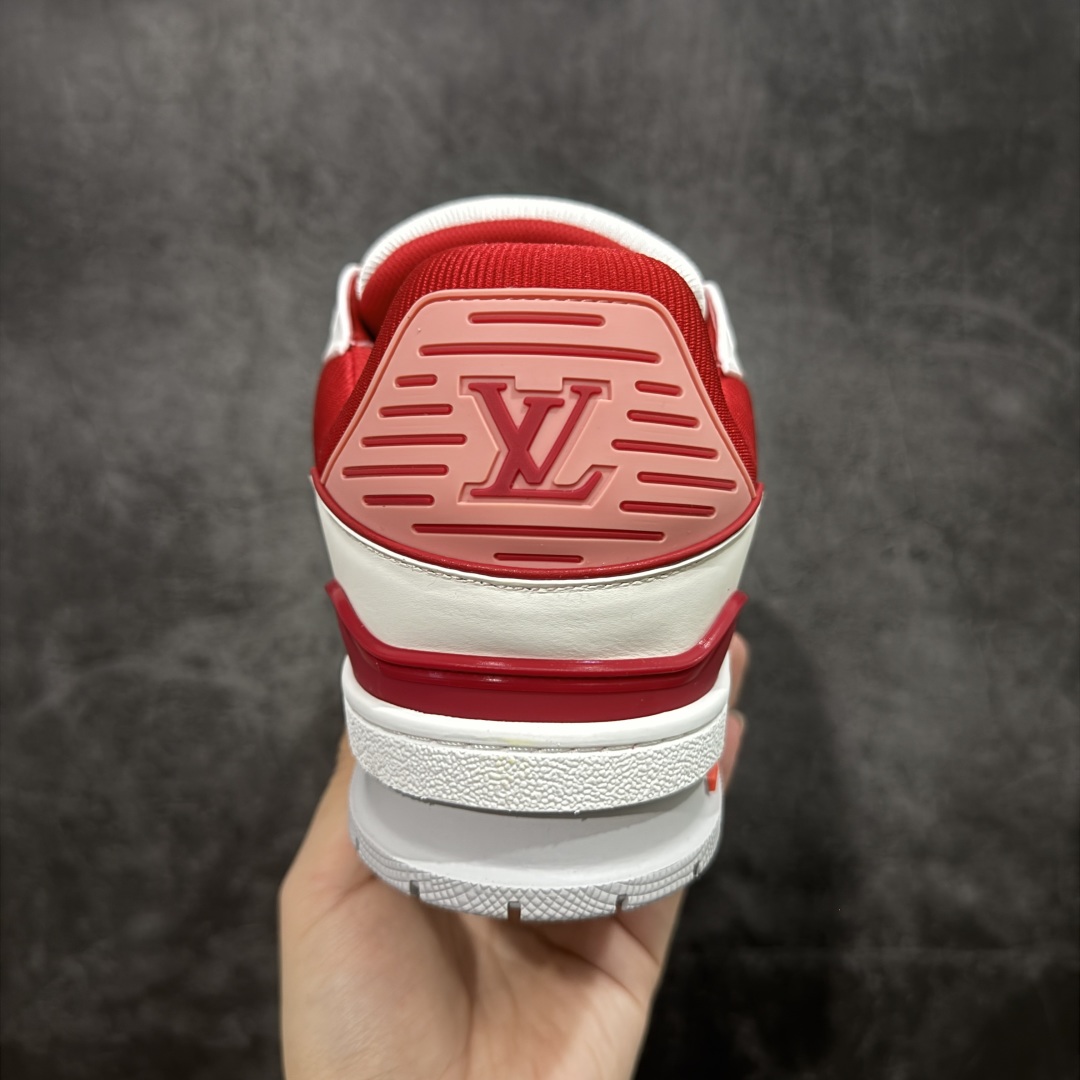 图片[4]-【广东纯原版本】LV Louis Vuitton Trainer 限定联名 低帮休闲板鞋 代购级别 ZP级全套包装 原版购入历时近两个月开发打造！ 经典多拼色超好看 原版完美楦型 调试了两个月 鞋面独家订制压纹粒面小牛皮 大底TPU、模具费2w+ 质感媲美原版 垫脚聚米微料加透气英伦网布 细节原版一致 ❗️请注意区分市面通货材料 版型 包装配件 尺码： 38 39 40 41 42 43 44 45 46-选品中心