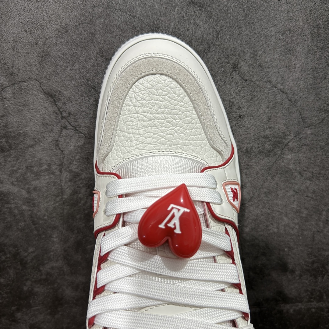 图片[5]-【广东纯原版本】LV Louis Vuitton Trainer 限定联名 低帮休闲板鞋 代购级别 ZP级全套包装 原版购入历时近两个月开发打造！ 经典多拼色超好看 原版完美楦型 调试了两个月 鞋面独家订制压纹粒面小牛皮 大底TPU、模具费2w+ 质感媲美原版 垫脚聚米微料加透气英伦网布 细节原版一致 ❗️请注意区分市面通货材料 版型 包装配件 尺码： 38 39 40 41 42 43 44 45 46-选品中心
