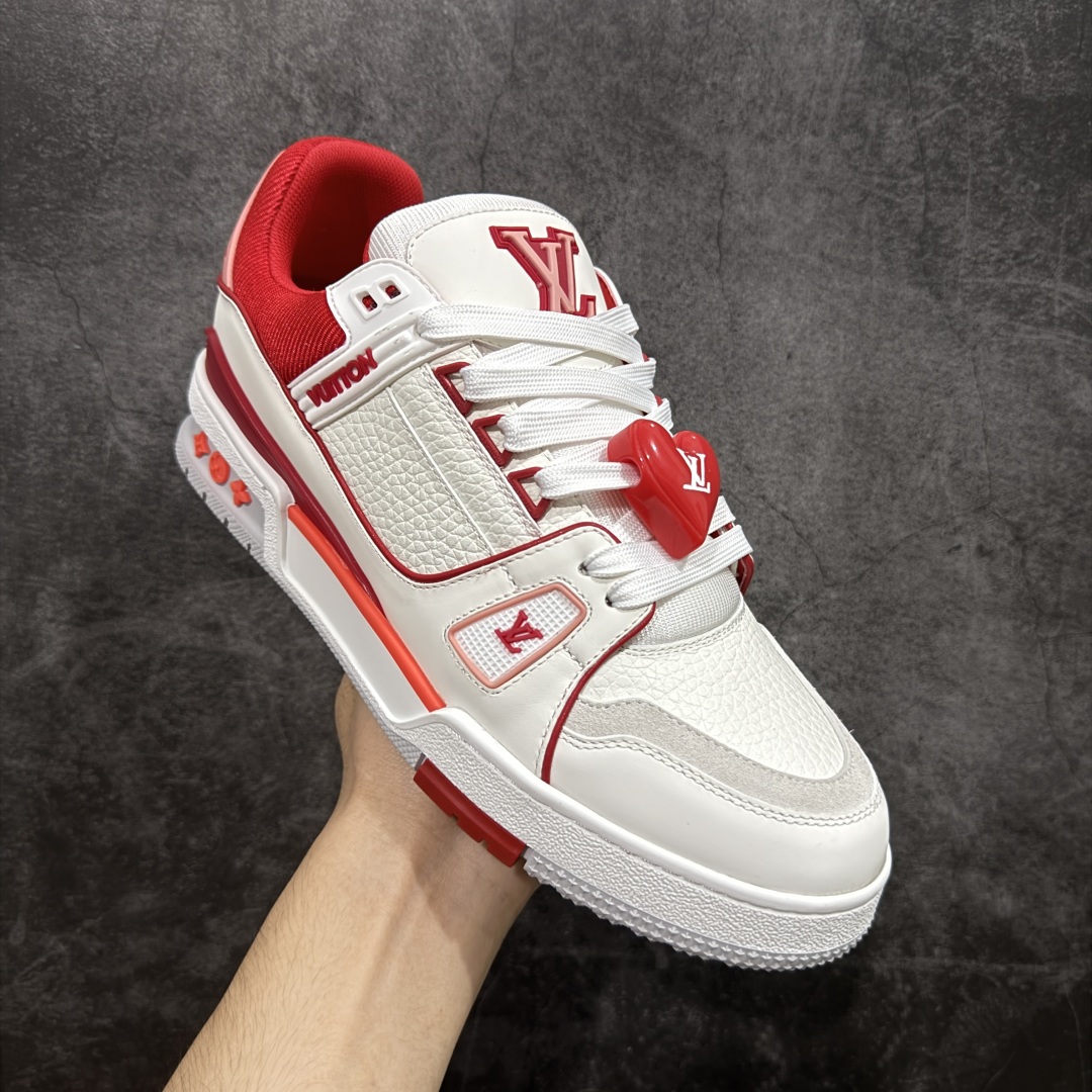 图片[3]-【广东纯原版本】LV Louis Vuitton Trainer 限定联名 低帮休闲板鞋 代购级别 ZP级全套包装 原版购入历时近两个月开发打造！ 经典多拼色超好看 原版完美楦型 调试了两个月 鞋面独家订制压纹粒面小牛皮 大底TPU、模具费2w+ 质感媲美原版 垫脚聚米微料加透气英伦网布 细节原版一致 ❗️请注意区分市面通货材料 版型 包装配件 尺码： 38 39 40 41 42 43 44 45 46-选品中心