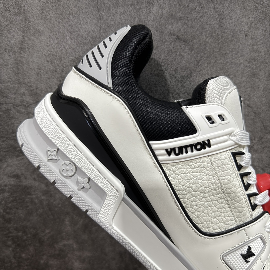 图片[7]-【广东纯原版本】LV Louis Vuitton Trainer 限定联名 低帮休闲板鞋 代购级别 ZP级全套包装 原版购入历时近两个月开发打造！ 经典多拼色超好看 原版完美楦型 调试了两个月 鞋面独家订制压纹粒面小牛皮 大底TPU、模具费2w+ 质感媲美原版 垫脚聚米微料加透气英伦网布 细节原版一致 ❗️请注意区分市面通货材料 版型 包装配件 尺码： 38 39 40 41 42 43 44 45 46-选品中心