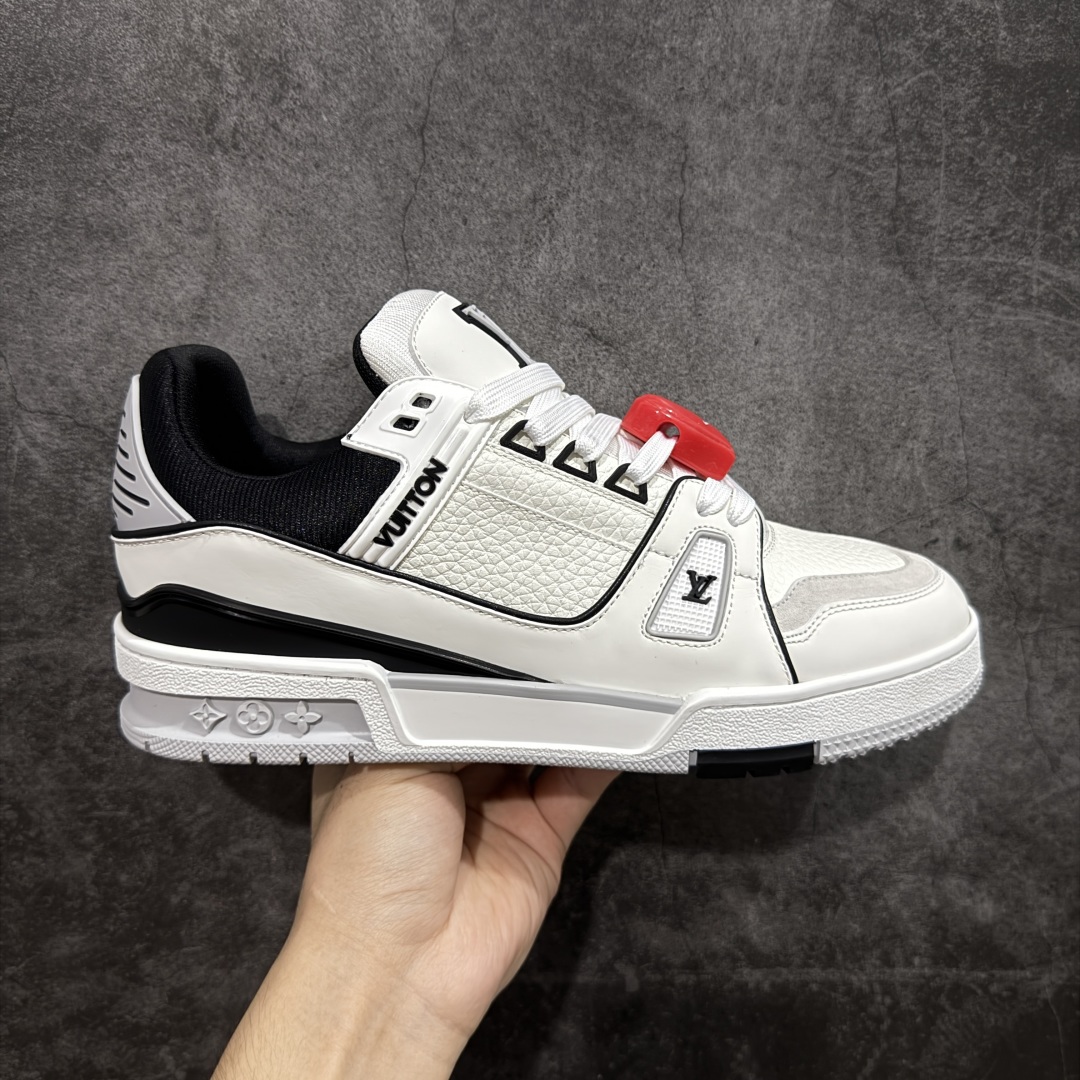 【广东纯原版本】LV Louis Vuitton Trainer 限定联名 低帮休闲板鞋 代购级别 ZP级全套包装 原版购入历时近两个月开发打造! 经典多拼色超好看 原版完美楦型 调试了两个月 鞋面独家订制压纹粒面小牛皮 大底TPU、模具费2w+ 质感媲美原版 垫脚聚米微料加透气英伦网布 细节原版一致 ❗️请注意区分市面通货材料 版型 包装配件 尺码: 38 39 40 41 42 43 44 45 46-选品中心