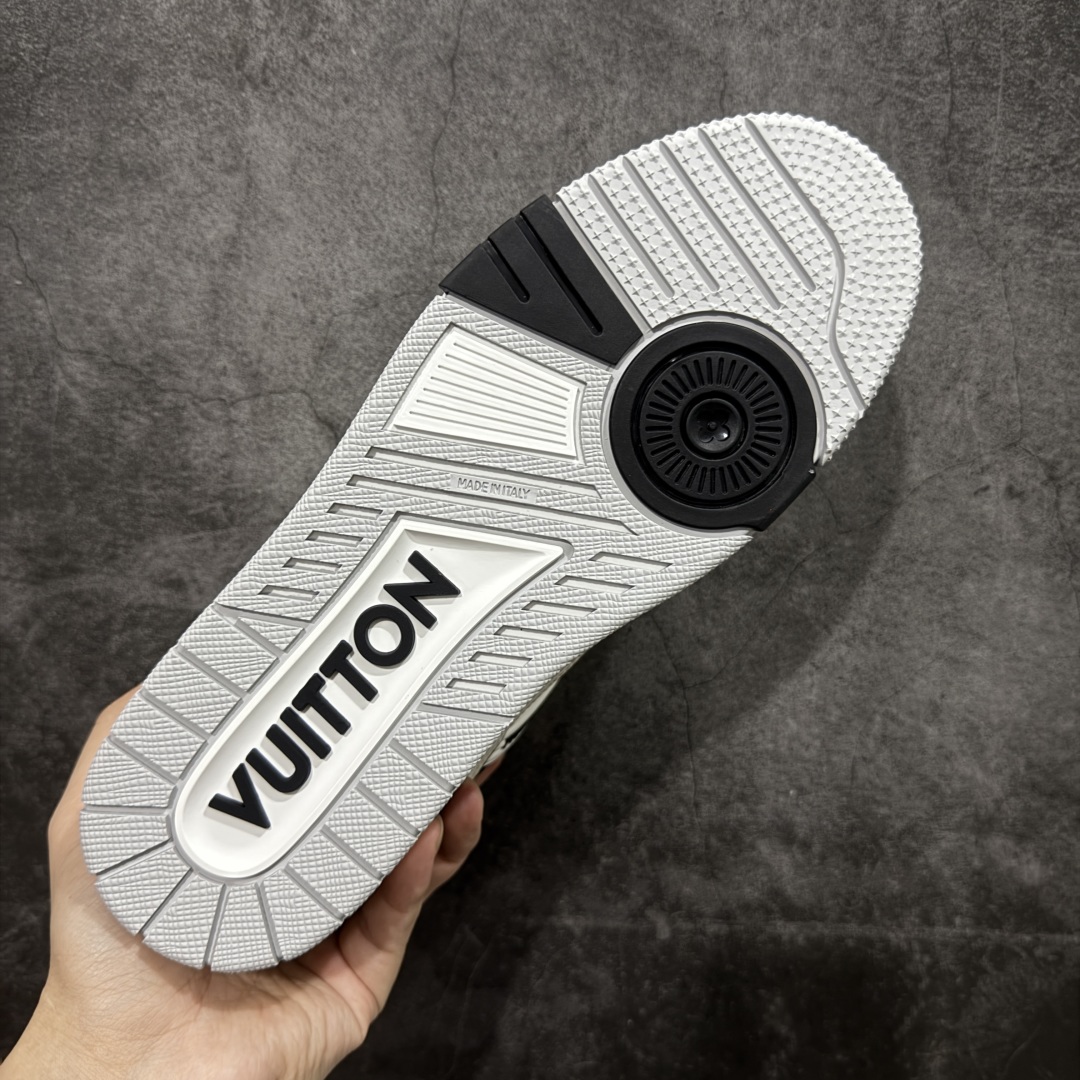 图片[9]-【广东纯原版本】LV Louis Vuitton Trainer 限定联名 低帮休闲板鞋 代购级别 ZP级全套包装 原版购入历时近两个月开发打造！ 经典多拼色超好看 原版完美楦型 调试了两个月 鞋面独家订制压纹粒面小牛皮 大底TPU、模具费2w+ 质感媲美原版 垫脚聚米微料加透气英伦网布 细节原版一致 ❗️请注意区分市面通货材料 版型 包装配件 尺码： 38 39 40 41 42 43 44 45 46-选品中心