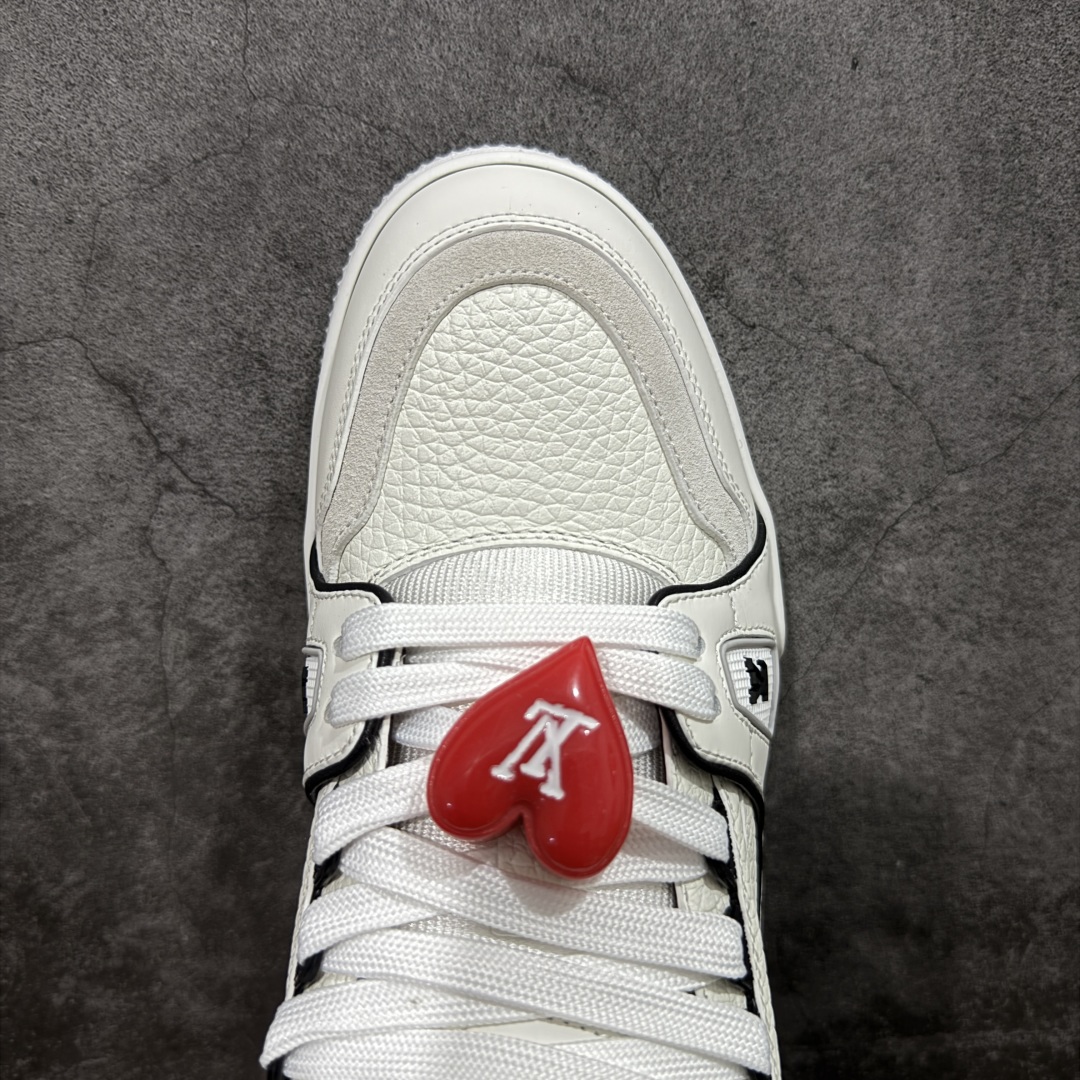 图片[5]-【广东纯原版本】LV Louis Vuitton Trainer 限定联名 低帮休闲板鞋 代购级别 ZP级全套包装 原版购入历时近两个月开发打造！ 经典多拼色超好看 原版完美楦型 调试了两个月 鞋面独家订制压纹粒面小牛皮 大底TPU、模具费2w+ 质感媲美原版 垫脚聚米微料加透气英伦网布 细节原版一致 ❗️请注意区分市面通货材料 版型 包装配件 尺码： 38 39 40 41 42 43 44 45 46-选品中心