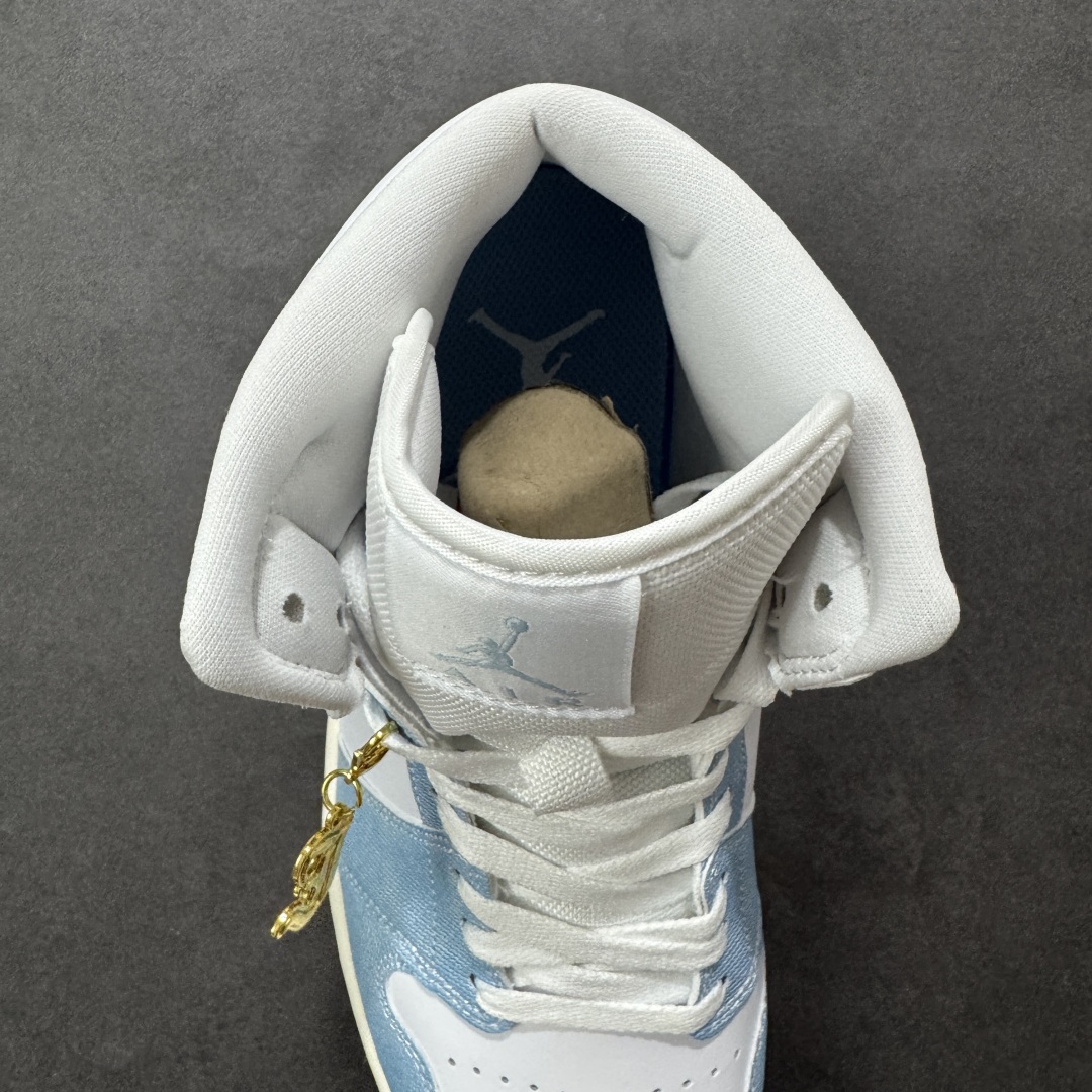 图片[7]-【K版纯原】Air Jordan AJ1 Mid 中帮 白蓝牛仔水洗 HQ2005-100 全新流水线出品 DT版本唯一平替选择 市场第二梯队最强版 全部原鞋开发 原楦原纸板开发 全鞋电脑针车 原厂内置全掌气垫 原盒内在原标 唯一Zp原版鞋带绑法 免检产品 全新2022版型 全头层皮料 完美零毛边处理 原厂配置全掌气垫 价格定位良心 几十个配色陆续出货 尺码：36 36.5 37.5 38 38.5 39 40 40.5 41 42 42.5 43 44 44.5 45 46-选品中心