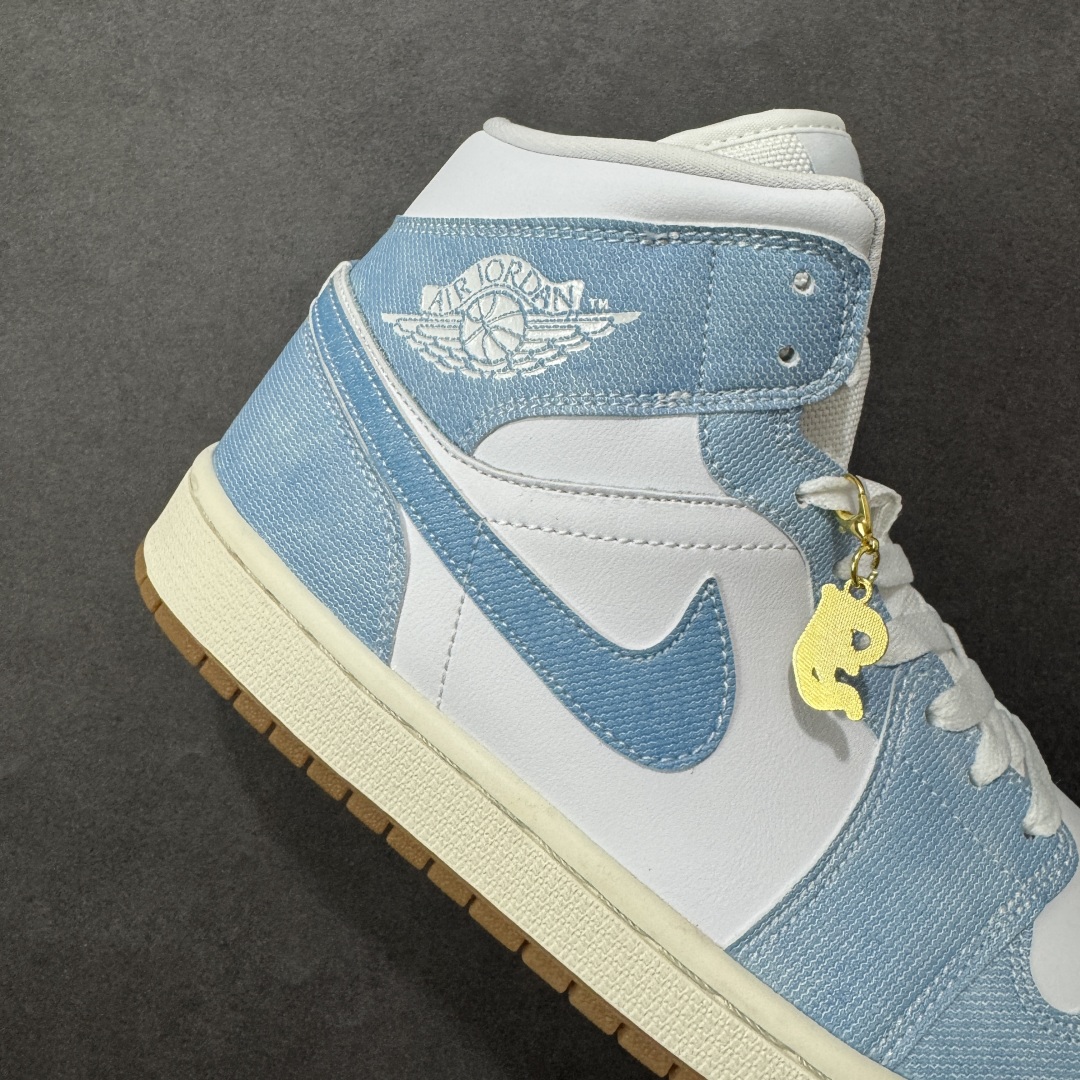 图片[6]-【K版纯原】Air Jordan AJ1 Mid 中帮 白蓝牛仔水洗 HQ2005-100 全新流水线出品 DT版本唯一平替选择 市场第二梯队最强版 全部原鞋开发 原楦原纸板开发 全鞋电脑针车 原厂内置全掌气垫 原盒内在原标 唯一Zp原版鞋带绑法 免检产品 全新2022版型 全头层皮料 完美零毛边处理 原厂配置全掌气垫 价格定位良心 几十个配色陆续出货 尺码：36 36.5 37.5 38 38.5 39 40 40.5 41 42 42.5 43 44 44.5 45 46-选品中心