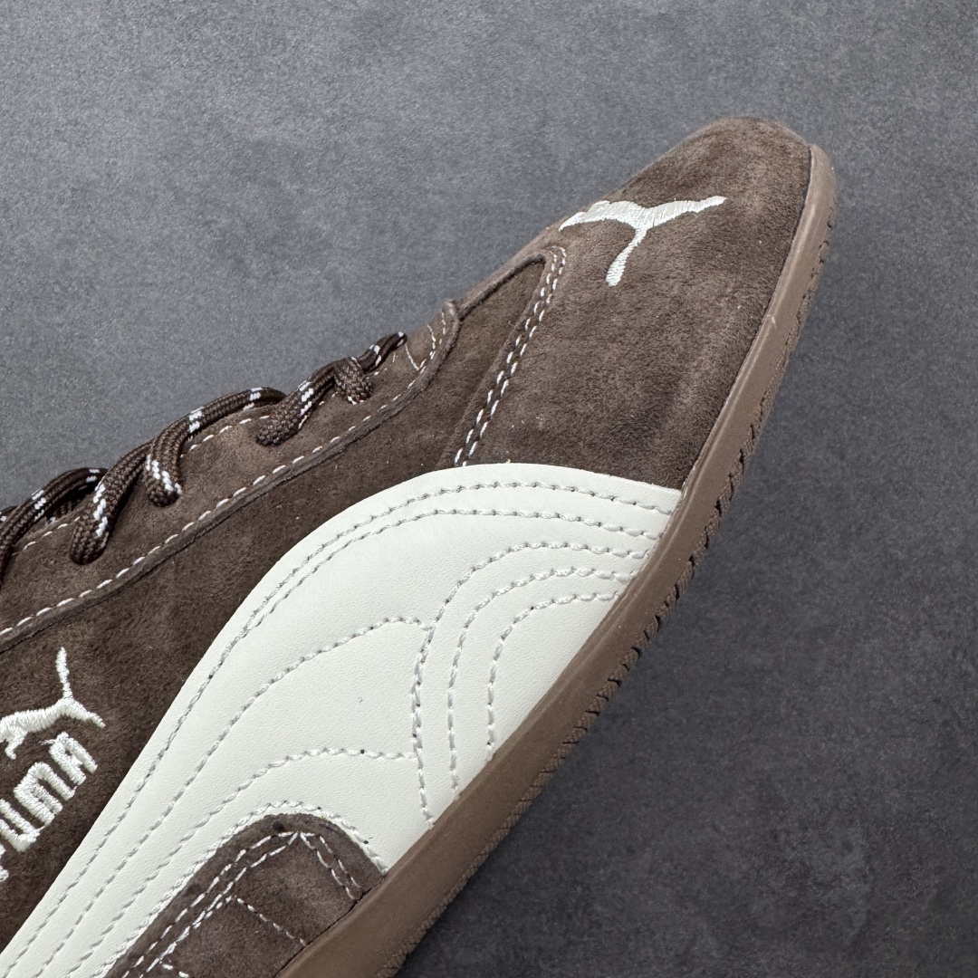 图片[5]-【公司级】PUMA Speedcat 彪马 低帮 男女同款 防滑耐磨低邦训练鞋生活休闲鞋赛车鞋 在本次复刻版本中，Speedcat OG鞋款以质感麂皮材质归来，向F1赛车队的标志性队服致敬。细节设计上，鞋头部位精心绣制了PUMA标志性的美洲狮Logo图案，而鞋舌与Formstrip上方则巧妙地融入了白色Puma及品牌Logo，为鞋款增添一抹奢华感。侧面白色流线型LLogo加上白色Puma字样，值得一提的是，全新Speedcatn OG鞋款忠于经典原版设计，保留窄版廓形以及格调鲜明的薄底构造，重塑风靡一时的千禧美学；这不仅是对经典的一次致敬，也预示着Speedcat将再次迎来崭新的黄金时代，引领薄底鞋时尚新风潮。 货号：398847-02 尺码：35.5-45带半码 编码：LNHB200210-选品中心