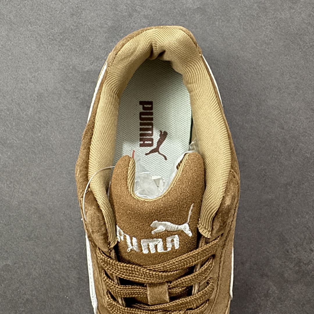 图片[7]-【公司级】PUMA Speedcat 彪马 低帮 男女同款 防滑耐磨低邦训练鞋生活休闲鞋赛车鞋 在本次复刻版本中，Speedcat OG鞋款以质感麂皮材质归来，向F1赛车队的标志性队服致敬。细节设计上，鞋头部位精心绣制了PUMA标志性的美洲狮Logo图案，而鞋舌与Formstrip上方则巧妙地融入了白色Puma及品牌Logo，为鞋款增添一抹奢华感。侧面白色流线型LLogo加上白色Puma字样，值得一提的是，全新Speedcatn OG鞋款忠于经典原版设计，保留窄版廓形以及格调鲜明的薄底构造，重塑风靡一时的千禧美学；这不仅是对经典的一次致敬，也预示着Speedcat将再次迎来崭新的黄金时代，引领薄底鞋时尚新风潮。 货号：398847-02 尺码：35.5-45带半码 编码：LNHB200210-选品中心