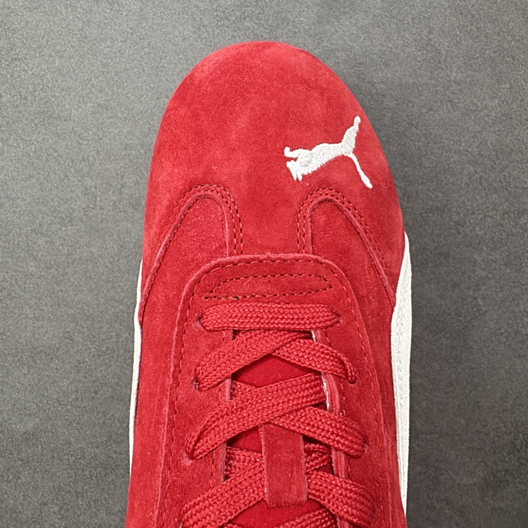 图片[8]-【公司级】PUMA Speedcat 彪马 低帮 男女同款 防滑耐磨低邦训练鞋生活休闲鞋赛车鞋 在本次复刻版本中，Speedcat OG鞋款以质感麂皮材质归来，向F1赛车队的标志性队服致敬。细节设计上，鞋头部位精心绣制了PUMA标志性的美洲狮Logo图案，而鞋舌与Formstrip上方则巧妙地融入了白色Puma及品牌Logo，为鞋款增添一抹奢华感。侧面白色流线型LLogo加上白色Puma字样，值得一提的是，全新Speedcatn OG鞋款忠于经典原版设计，保留窄版廓形以及格调鲜明的薄底构造，重塑风靡一时的千禧美学；这不仅是对经典的一次致敬，也预示着Speedcat将再次迎来崭新的黄金时代，引领薄底鞋时尚新风潮。 货号：398847-02 尺码：35.5-45带半码 编码：LNHB200210-选品中心
