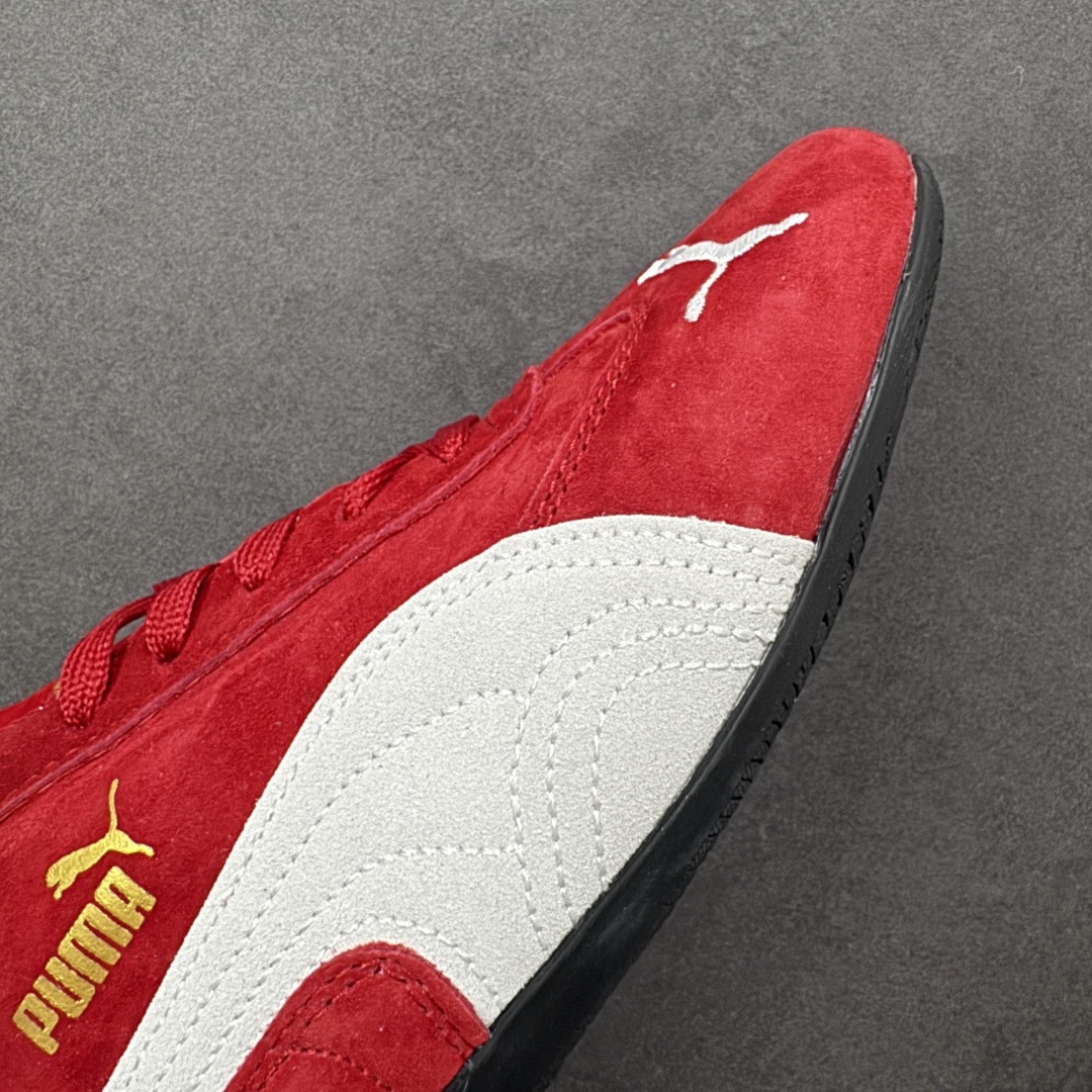 图片[5]-【公司级】PUMA Speedcat 彪马 低帮 男女同款 防滑耐磨低邦训练鞋生活休闲鞋赛车鞋 在本次复刻版本中，Speedcat OG鞋款以质感麂皮材质归来，向F1赛车队的标志性队服致敬。细节设计上，鞋头部位精心绣制了PUMA标志性的美洲狮Logo图案，而鞋舌与Formstrip上方则巧妙地融入了白色Puma及品牌Logo，为鞋款增添一抹奢华感。侧面白色流线型LLogo加上白色Puma字样，值得一提的是，全新Speedcatn OG鞋款忠于经典原版设计，保留窄版廓形以及格调鲜明的薄底构造，重塑风靡一时的千禧美学；这不仅是对经典的一次致敬，也预示着Speedcat将再次迎来崭新的黄金时代，引领薄底鞋时尚新风潮。 货号：398847-02 尺码：35.5-45带半码 编码：LNHB200210-选品中心