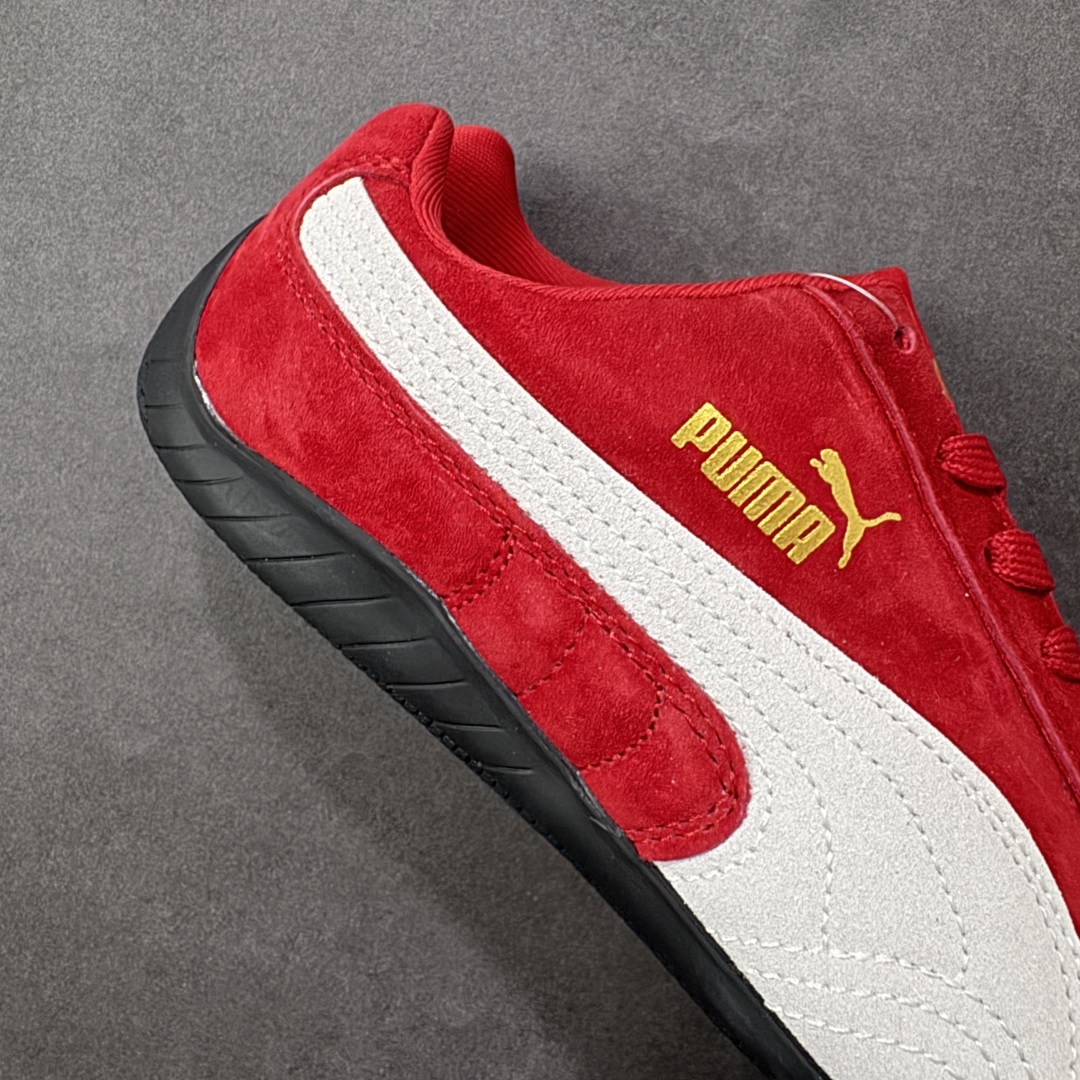 图片[6]-【公司级】PUMA Speedcat 彪马 低帮 男女同款 防滑耐磨低邦训练鞋生活休闲鞋赛车鞋 在本次复刻版本中，Speedcat OG鞋款以质感麂皮材质归来，向F1赛车队的标志性队服致敬。细节设计上，鞋头部位精心绣制了PUMA标志性的美洲狮Logo图案，而鞋舌与Formstrip上方则巧妙地融入了白色Puma及品牌Logo，为鞋款增添一抹奢华感。侧面白色流线型LLogo加上白色Puma字样，值得一提的是，全新Speedcatn OG鞋款忠于经典原版设计，保留窄版廓形以及格调鲜明的薄底构造，重塑风靡一时的千禧美学；这不仅是对经典的一次致敬，也预示着Speedcat将再次迎来崭新的黄金时代，引领薄底鞋时尚新风潮。 货号：398847-02 尺码：35.5-45带半码 编码：LNHB200210-选品中心