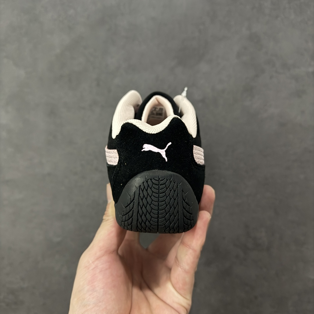 图片[4]-【公司级】PUMA Speedcat 彪马 低帮 男女同款 防滑耐磨低邦训练鞋生活休闲鞋赛车鞋 在本次复刻版本中，Speedcat OG鞋款以质感麂皮材质归来，向F1赛车队的标志性队服致敬。细节设计上，鞋头部位精心绣制了PUMA标志性的美洲狮Logo图案，而鞋舌与Formstrip上方则巧妙地融入了白色Puma及品牌Logo，为鞋款增添一抹奢华感。侧面白色流线型LLogo加上白色Puma字样，值得一提的是，全新Speedcatn OG鞋款忠于经典原版设计，保留窄版廓形以及格调鲜明的薄底构造，重塑风靡一时的千禧美学；这不仅是对经典的一次致敬，也预示着Speedcat将再次迎来崭新的黄金时代，引领薄底鞋时尚新风潮。 货号：398846-04 尺码：35.5-45带半码 编码：LNHB200210-选品中心