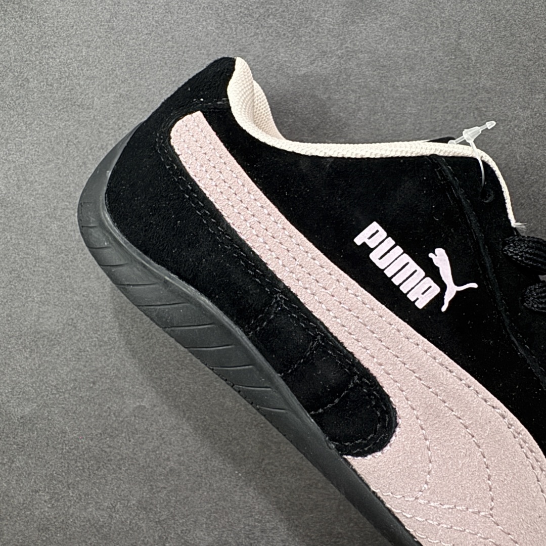 图片[6]-【公司级】PUMA Speedcat 彪马 低帮 男女同款 防滑耐磨低邦训练鞋生活休闲鞋赛车鞋 在本次复刻版本中，Speedcat OG鞋款以质感麂皮材质归来，向F1赛车队的标志性队服致敬。细节设计上，鞋头部位精心绣制了PUMA标志性的美洲狮Logo图案，而鞋舌与Formstrip上方则巧妙地融入了白色Puma及品牌Logo，为鞋款增添一抹奢华感。侧面白色流线型LLogo加上白色Puma字样，值得一提的是，全新Speedcatn OG鞋款忠于经典原版设计，保留窄版廓形以及格调鲜明的薄底构造，重塑风靡一时的千禧美学；这不仅是对经典的一次致敬，也预示着Speedcat将再次迎来崭新的黄金时代，引领薄底鞋时尚新风潮。 货号：398846-04 尺码：35.5-45带半码 编码：LNHB200210-选品中心