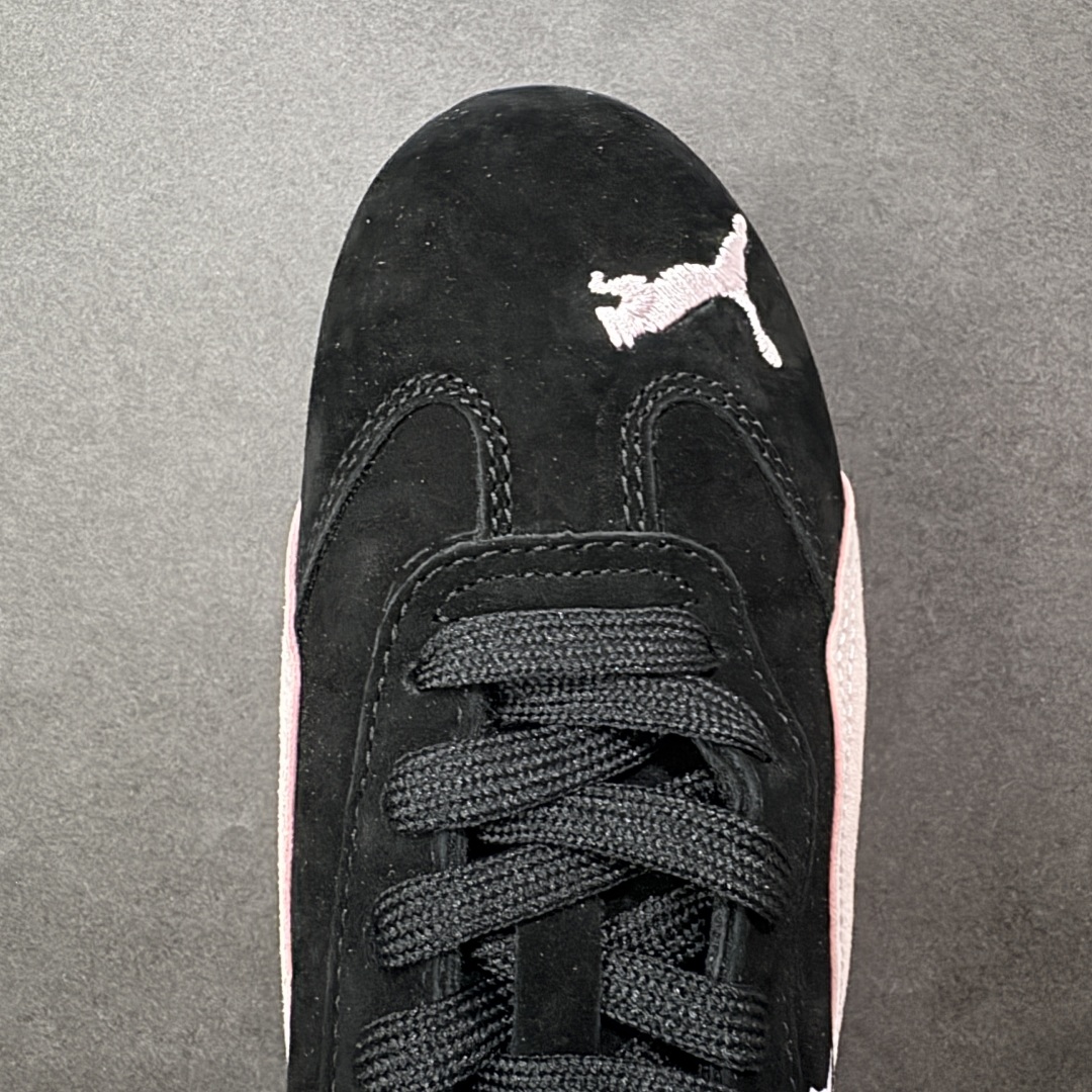 图片[8]-【公司级】PUMA Speedcat 彪马 低帮 男女同款 防滑耐磨低邦训练鞋生活休闲鞋赛车鞋 在本次复刻版本中，Speedcat OG鞋款以质感麂皮材质归来，向F1赛车队的标志性队服致敬。细节设计上，鞋头部位精心绣制了PUMA标志性的美洲狮Logo图案，而鞋舌与Formstrip上方则巧妙地融入了白色Puma及品牌Logo，为鞋款增添一抹奢华感。侧面白色流线型LLogo加上白色Puma字样，值得一提的是，全新Speedcatn OG鞋款忠于经典原版设计，保留窄版廓形以及格调鲜明的薄底构造，重塑风靡一时的千禧美学；这不仅是对经典的一次致敬，也预示着Speedcat将再次迎来崭新的黄金时代，引领薄底鞋时尚新风潮。 货号：398846-04 尺码：35.5-45带半码 编码：LNHB200210-选品中心
