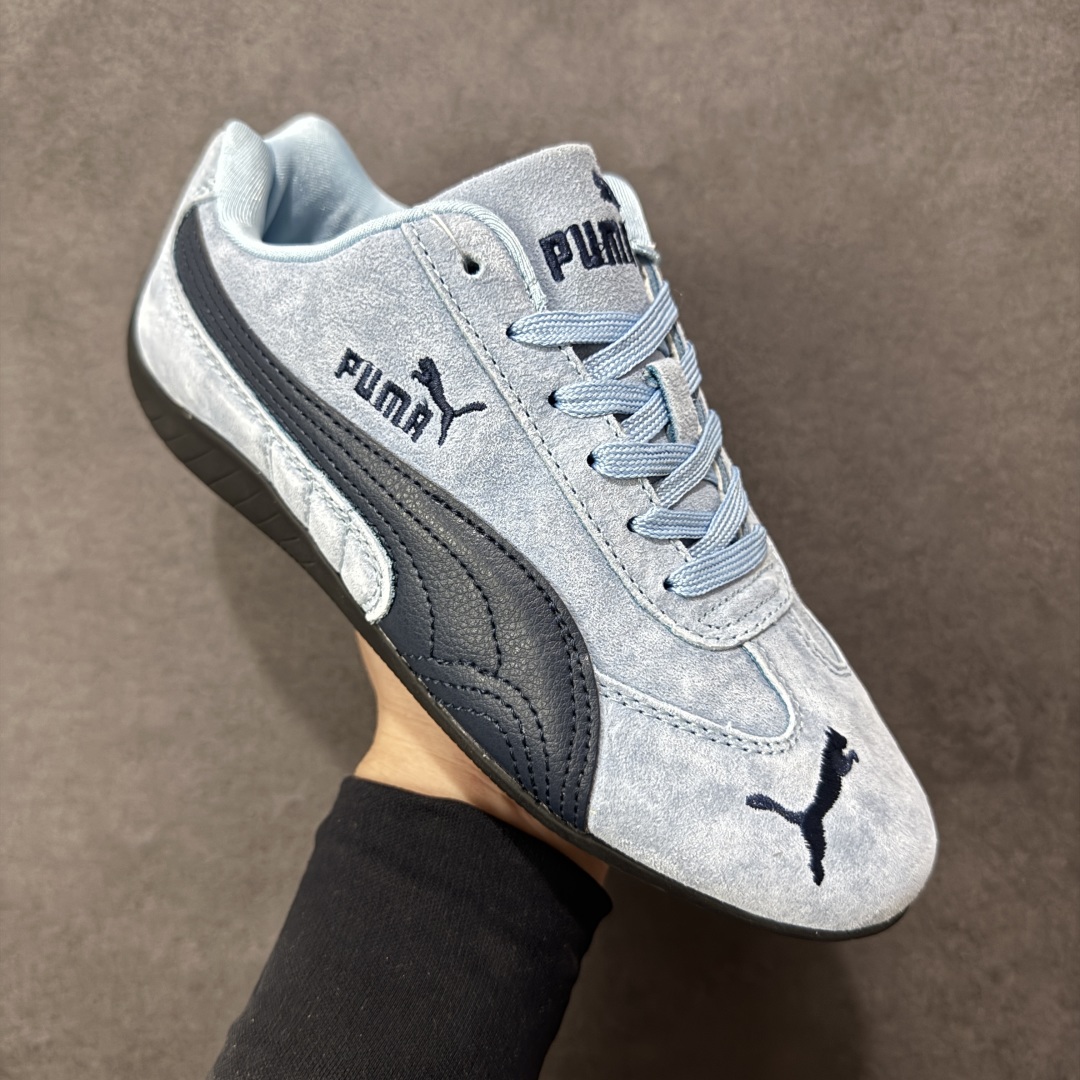 图片[3]-【公司级】PUMA Speedcat 彪马 低帮 男女同款 防滑耐磨低邦训练鞋生活休闲鞋赛车鞋 在本次复刻版本中，Speedcat OG鞋款以质感麂皮材质归来，向F1赛车队的标志性队服致敬。细节设计上，鞋头部位精心绣制了PUMA标志性的美洲狮Logo图案，而鞋舌与Formstrip上方则巧妙地融入了白色Puma及品牌Logo，为鞋款增添一抹奢华感。侧面白色流线型LLogo加上白色Puma字样，值得一提的是，全新Speedcatn OG鞋款忠于经典原版设计，保留窄版廓形以及格调鲜明的薄底构造，重塑风靡一时的千禧美学；这不仅是对经典的一次致敬，也预示着Speedcat将再次迎来崭新的黄金时代，引领薄底鞋时尚新风潮。 货号：398846-04 尺码：35.5-45带半码 编码：LNHB200210-选品中心