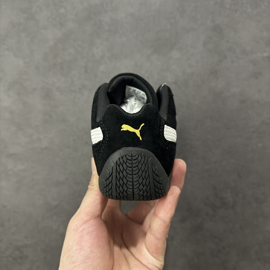 图片[4]-【公司级】PUMA Speedcat 彪马 低帮 男女同款 防滑耐磨低邦训练鞋生活休闲鞋赛车鞋 在本次复刻版本中，Speedcat OG鞋款以质感麂皮材质归来，向F1赛车队的标志性队服致敬。细节设计上，鞋头部位精心绣制了PUMA标志性的美洲狮Logo图案，而鞋舌与Formstrip上方则巧妙地融入了白色Puma及品牌Logo，为鞋款增添一抹奢华感。侧面白色流线型LLogo加上白色Puma字样，值得一提的是，全新Speedcatn OG鞋款忠于经典原版设计，保留窄版廓形以及格调鲜明的薄底构造，重塑风靡一时的千禧美学；这不仅是对经典的一次致敬，也预示着Speedcat将再次迎来崭新的黄金时代，引领薄底鞋时尚新风潮。 货号：398846-04 尺码：35.5-45带半码 编码：LNHB200210-选品中心