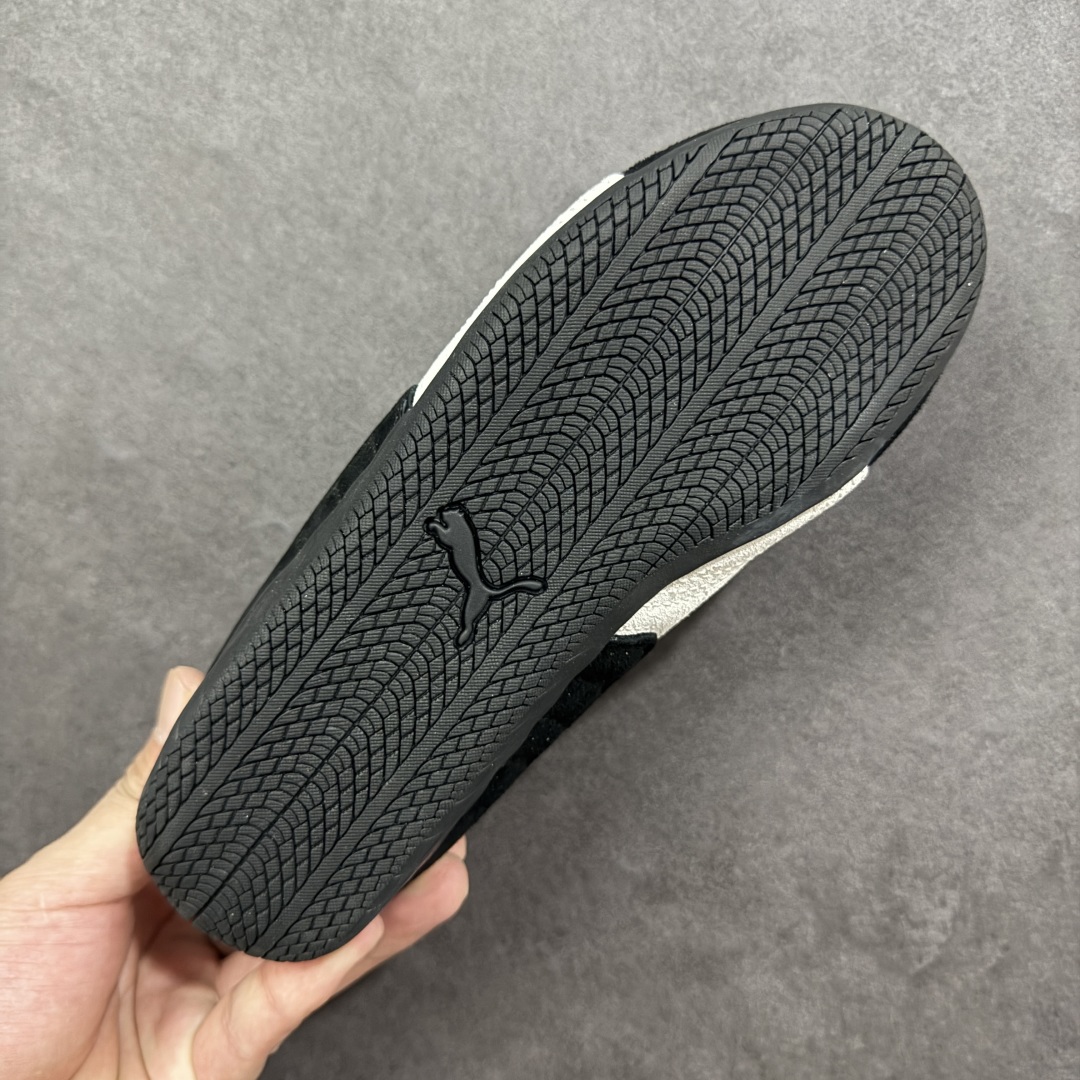 图片[9]-【公司级】PUMA Speedcat 彪马 低帮 男女同款 防滑耐磨低邦训练鞋生活休闲鞋赛车鞋 在本次复刻版本中，Speedcat OG鞋款以质感麂皮材质归来，向F1赛车队的标志性队服致敬。细节设计上，鞋头部位精心绣制了PUMA标志性的美洲狮Logo图案，而鞋舌与Formstrip上方则巧妙地融入了白色Puma及品牌Logo，为鞋款增添一抹奢华感。侧面白色流线型LLogo加上白色Puma字样，值得一提的是，全新Speedcatn OG鞋款忠于经典原版设计，保留窄版廓形以及格调鲜明的薄底构造，重塑风靡一时的千禧美学；这不仅是对经典的一次致敬，也预示着Speedcat将再次迎来崭新的黄金时代，引领薄底鞋时尚新风潮。 货号：398846-04 尺码：35.5-45带半码 编码：LNHB200210-选品中心