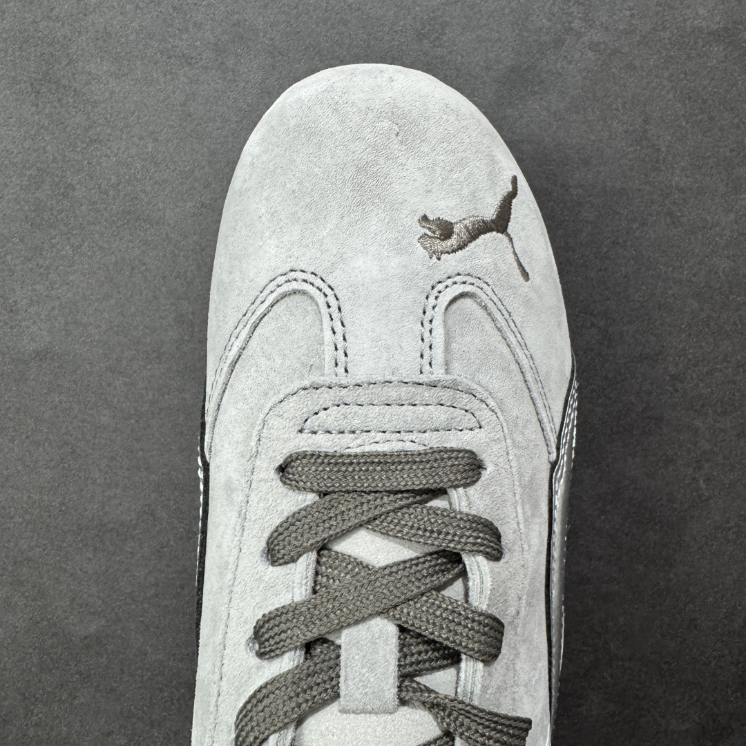 图片[8]-【公司级】PUMA Speedcat 彪马 低帮 男女同款 防滑耐磨低邦训练鞋生活休闲鞋赛车鞋 在本次复刻版本中，Speedcat OG鞋款以质感麂皮材质归来，向F1赛车队的标志性队服致敬。细节设计上，鞋头部位精心绣制了PUMA标志性的美洲狮Logo图案，而鞋舌与Formstrip上方则巧妙地融入了白色Puma及品牌Logo，为鞋款增添一抹奢华感。侧面白色流线型LLogo加上白色Puma字样，值得一提的是，全新Speedcatn OG鞋款忠于经典原版设计，保留窄版廓形以及格调鲜明的薄底构造，重塑风靡一时的千禧美学；这不仅是对经典的一次致敬，也预示着Speedcat将再次迎来崭新的黄金时代，引领薄底鞋时尚新风潮。 货号：404385-01 尺码：35.5-45带半码 编码：LNHB200210-选品中心