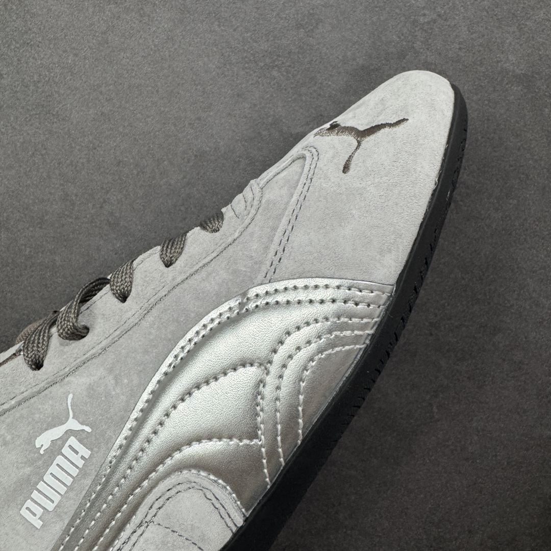 图片[5]-【公司级】PUMA Speedcat 彪马 低帮 男女同款 防滑耐磨低邦训练鞋生活休闲鞋赛车鞋 在本次复刻版本中，Speedcat OG鞋款以质感麂皮材质归来，向F1赛车队的标志性队服致敬。细节设计上，鞋头部位精心绣制了PUMA标志性的美洲狮Logo图案，而鞋舌与Formstrip上方则巧妙地融入了白色Puma及品牌Logo，为鞋款增添一抹奢华感。侧面白色流线型LLogo加上白色Puma字样，值得一提的是，全新Speedcatn OG鞋款忠于经典原版设计，保留窄版廓形以及格调鲜明的薄底构造，重塑风靡一时的千禧美学；这不仅是对经典的一次致敬，也预示着Speedcat将再次迎来崭新的黄金时代，引领薄底鞋时尚新风潮。 货号：404385-01 尺码：35.5-45带半码 编码：LNHB200210-选品中心