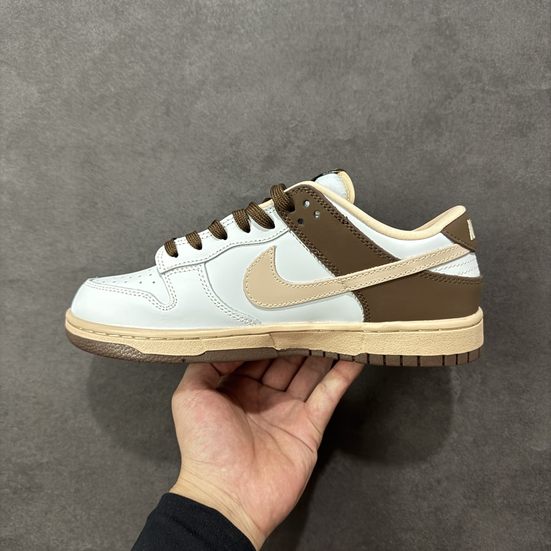 图片[2]-【定制版】Balenciaga x Nike Dunk SB Low 巴黎世家 x 耐克 SB 低帮 蓝粉棕 鞋身整体以蓝色皮革打造，搭配蓝色框架覆盖层，使鞋款十分百搭，后部使用棕色示人，鞋舌以Balenciaga字样呈现，鞋身两侧Swoosh Logo采用粉色点缀，后跟装饰片使用棕色皮革制作，鞋舌是网眼布材料，增强了透气性，鞋头处侧边Balenciaga字样棕色点缀，后跟印有Balenciaga字样，彰显联名身份；最后以粉色中底搭配棕色橡胶外底完善整体设计收尾。 货号：DD1988-002 尺码：36 36.5 37.5 38 38.5 39 40 40.5 41 42 42.5 43 44 44.5 45 编码：HXSB330340-选品中心