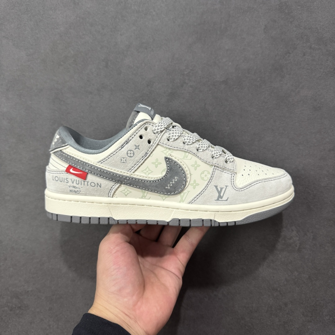 【定制版】Nike SB Dunk Low LV联名 灰白双勾 周年高端定制 低帮休闲板鞋 CX5050-Y20  #定制鞋盒 大厂纯原品质出货 超高清洁度 皮料切割干净无任何毛边 细节完美   尺码:36 36.5 37.5 38 38.5 39 40 40.5 41 42 42.5 43 44 44.5 45 编码:HXSB330340-选品中心