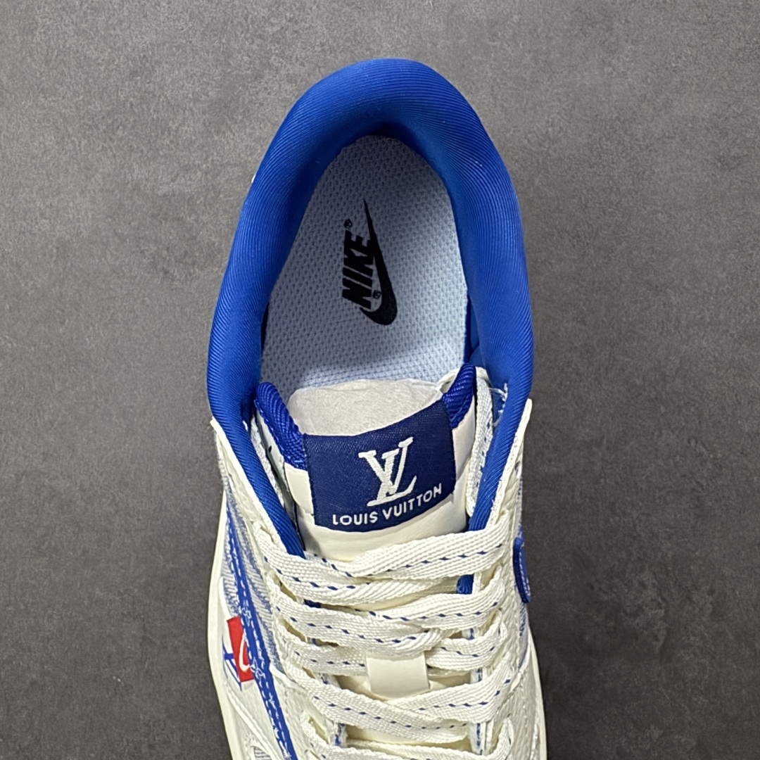 图片[7]-【定制版】Travis Scott x Fragment Design x Air Jordan 1 Low OG SP AJ1 乔1 LV联名 白蓝牛仔 低帮文化休闲板鞋 #多方联名合作融合了Travis Scott 独特的音乐风格，藤原浩个性的设计风格以及Jordan品牌的经典元素 使其成为一双具有独特身份和价值的鞋子 清新而立体的外观加上联名标识更突出了其独特身份 这种配色方案显示出活力和时尚感 在视觉上引人注目 鞋身的质感和细腻的细节处理使其显得高端而格调十足 这款“倒钩”联名是设计与创意完美结合 融合多方的个性风格是一款备受瞩目的潮流鞋款 货号：SC0601-055 尺码：36 36.5 37.5 38 38.5 39 40 40.5 41 42 42.5 43 44 44.5 45-选品中心