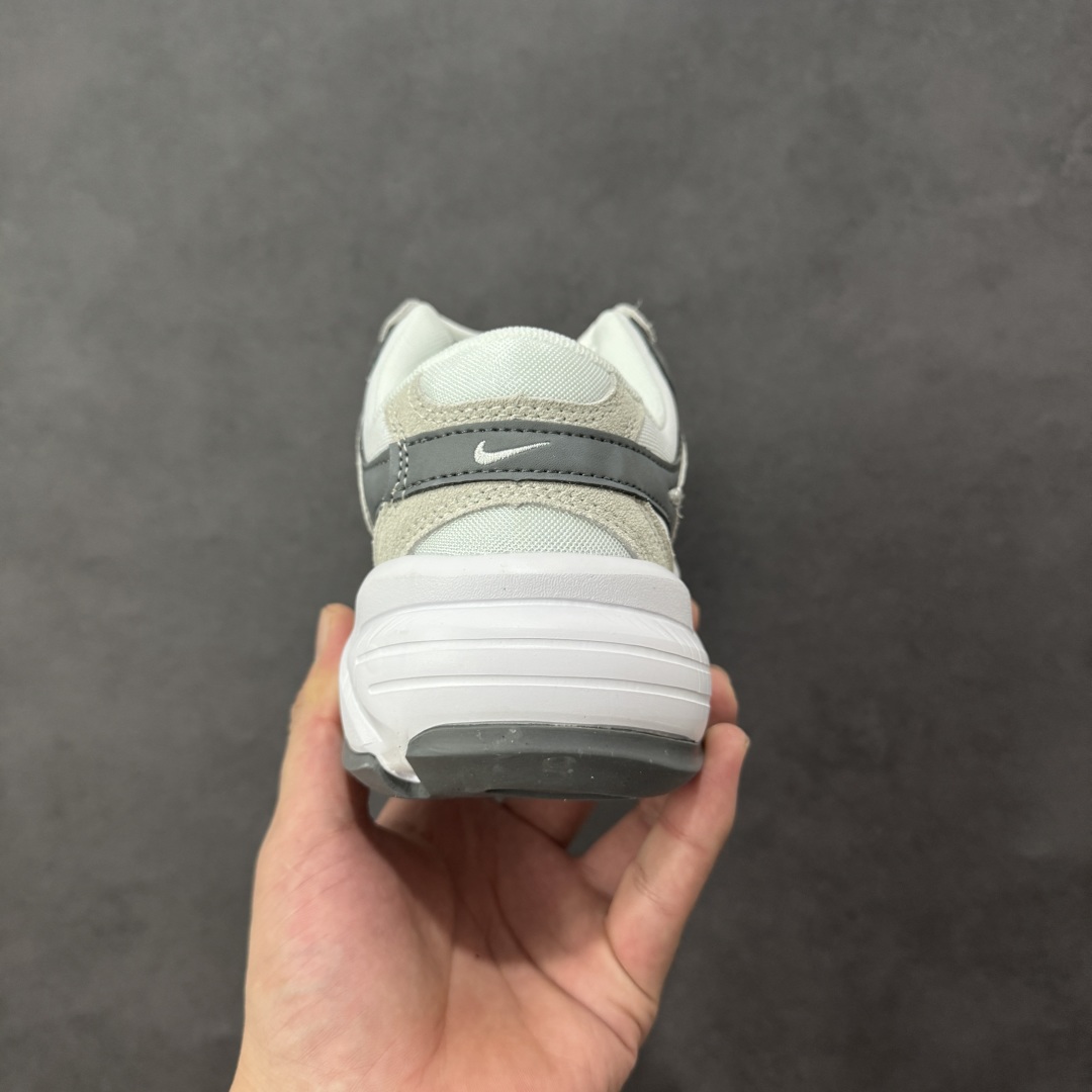 图片[4]-【公司级】耐克NK AIR PEGASUS AL8舒适百搭耐磨透气低帮跑步鞋时尚厚底老爹鞋 专为跑者打造的熟悉弹力脚感再度回归 助你攻克各种目标 再不然 也能为你增添足下风采 AL8版保有你喜爱的灵敏度和适中支撑力 以及发想自 2000 年代初期跑者们的飘逸造型 鞋面采用皮革和网眼布材质打造 搭配上侧面的线条设计 十分吸睛 中底搭载了Air气垫 保证舒适的脚感反馈 货号：FJ3794-101 尺码：36 36.5 37.5 38 38.5 39 40 40.5 41 42 42.5 43 44 45-选品中心