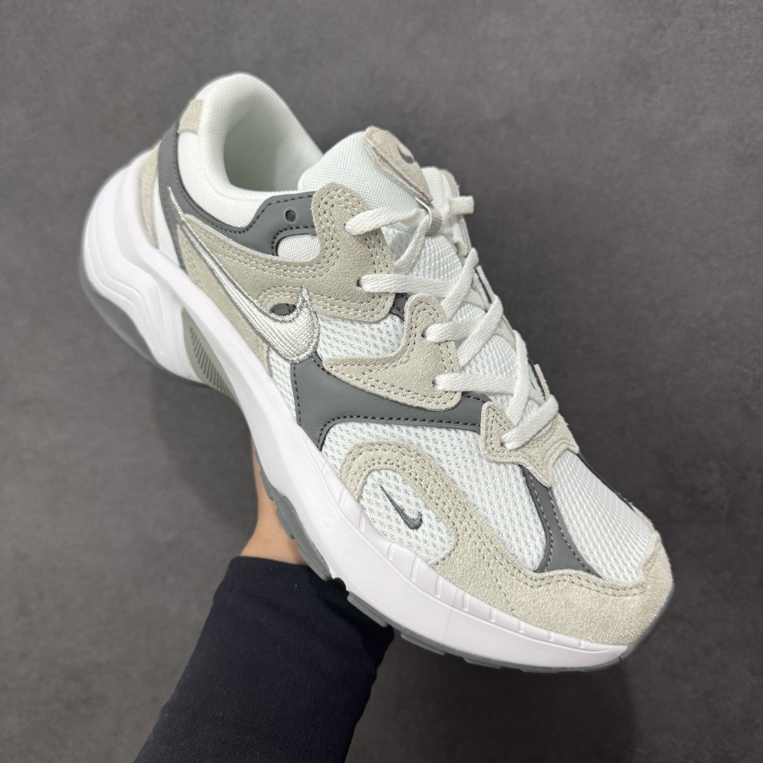 图片[3]-【公司级】耐克NK AIR PEGASUS AL8舒适百搭耐磨透气低帮跑步鞋时尚厚底老爹鞋 专为跑者打造的熟悉弹力脚感再度回归 助你攻克各种目标 再不然 也能为你增添足下风采 AL8版保有你喜爱的灵敏度和适中支撑力 以及发想自 2000 年代初期跑者们的飘逸造型 鞋面采用皮革和网眼布材质打造 搭配上侧面的线条设计 十分吸睛 中底搭载了Air气垫 保证舒适的脚感反馈 货号：FJ3794-101 尺码：36 36.5 37.5 38 38.5 39 40 40.5 41 42 42.5 43 44 45-选品中心