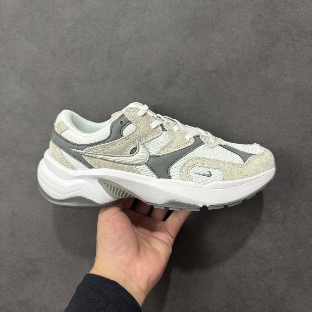 【公司级】耐克NK AIR PEGASUS AL8舒适百搭耐磨透气低帮跑步鞋时尚厚底老爹鞋 专为跑者打造的熟悉弹力脚感再度回归 助你攻克各种目标 再不然 也能为你增添足下风采 AL8版保有你喜爱的灵敏度和适中支撑力 以及发想自 2000 年代初期跑者们的飘逸造型 鞋面采用皮革和网眼布材质打造 搭配上侧面的线条设计 十分吸睛 中底搭载了Air气垫 保证舒适的脚感反馈 货号:FJ3794-101 尺码:36 36.5 37.5 38 38.5 39 40 40.5 41 42 42.5 43 44 45-选品中心