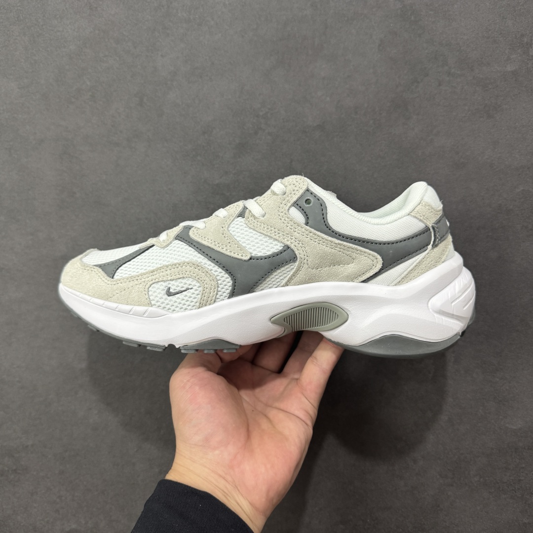 图片[2]-【公司级】耐克NK AIR PEGASUS AL8舒适百搭耐磨透气低帮跑步鞋时尚厚底老爹鞋 专为跑者打造的熟悉弹力脚感再度回归 助你攻克各种目标 再不然 也能为你增添足下风采 AL8版保有你喜爱的灵敏度和适中支撑力 以及发想自 2000 年代初期跑者们的飘逸造型 鞋面采用皮革和网眼布材质打造 搭配上侧面的线条设计 十分吸睛 中底搭载了Air气垫 保证舒适的脚感反馈 货号：FJ3794-101 尺码：36 36.5 37.5 38 38.5 39 40 40.5 41 42 42.5 43 44 45-选品中心