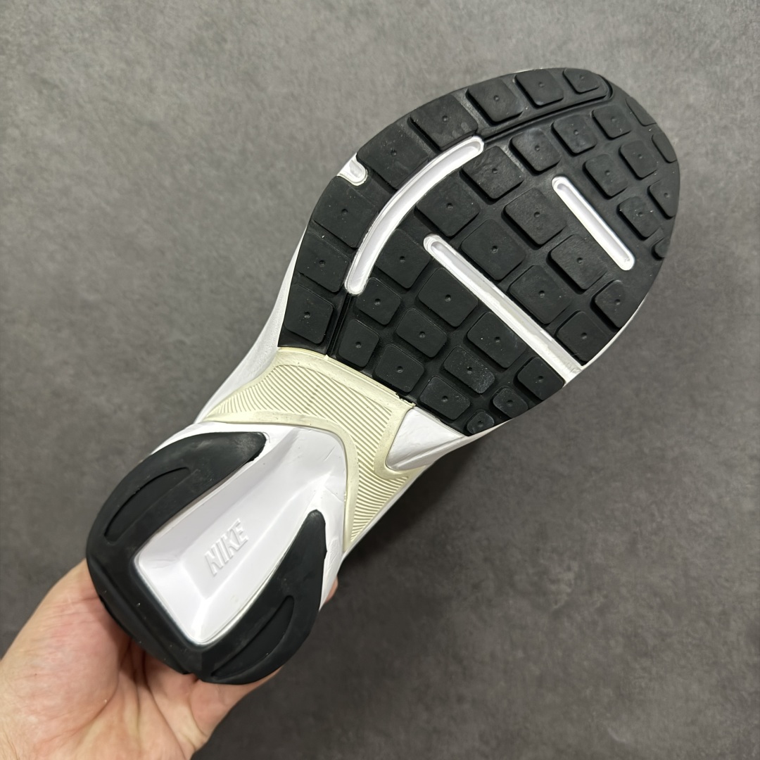 图片[9]-【公司级】耐克NK AIR PEGASUS AL8舒适百搭耐磨透气低帮跑步鞋时尚厚底老爹鞋 专为跑者打造的熟悉弹力脚感再度回归 助你攻克各种目标 再不然 也能为你增添足下风采 AL8版保有你喜爱的灵敏度和适中支撑力 以及发想自 2000 年代初期跑者们的飘逸造型 鞋面采用皮革和网眼布材质打造 搭配上侧面的线条设计 十分吸睛 中底搭载了Air气垫 保证舒适的脚感反馈 货号：FJ3794-102 尺码：36 36.5 37.5 38 38.5 39 40 40.5 41 42 42.5 43 44 45-选品中心