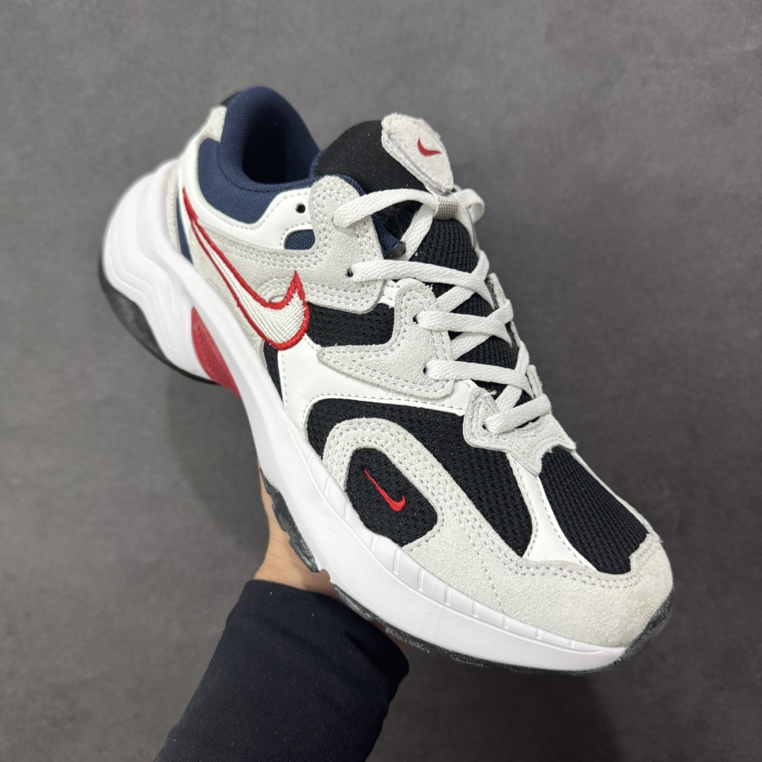 图片[3]-【公司级】耐克NK AIR PEGASUS AL8舒适百搭耐磨透气低帮跑步鞋时尚厚底老爹鞋 专为跑者打造的熟悉弹力脚感再度回归 助你攻克各种目标 再不然 也能为你增添足下风采 AL8版保有你喜爱的灵敏度和适中支撑力 以及发想自 2000 年代初期跑者们的飘逸造型 鞋面采用皮革和网眼布材质打造 搭配上侧面的线条设计 十分吸睛 中底搭载了Air气垫 保证舒适的脚感反馈 货号：FJ3794-400 尺码：36 36.5 37.5 38 38.5 39 40 40.5 41 42 42.5 43 44 45-选品中心