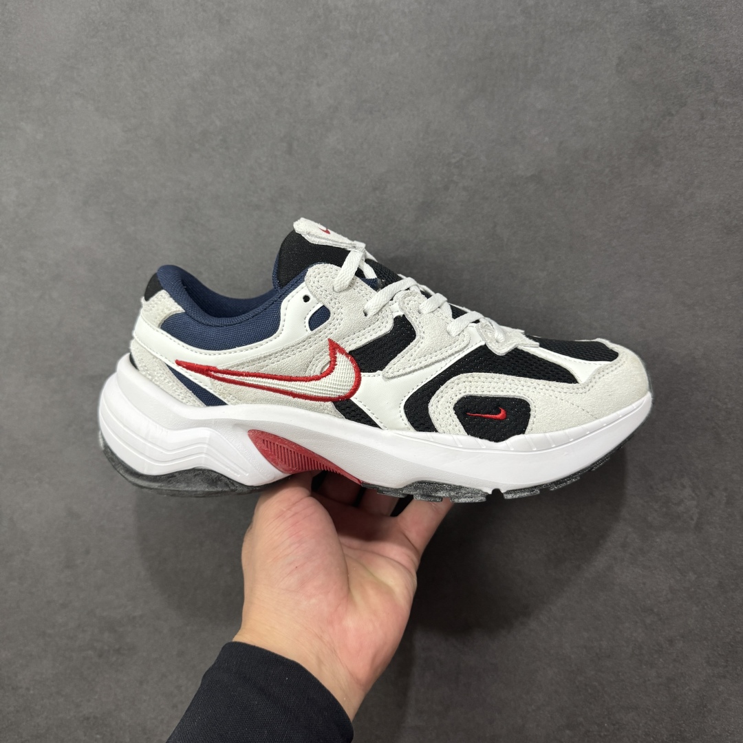 【公司级】耐克NK AIR PEGASUS AL8舒适百搭耐磨透气低帮跑步鞋时尚厚底老爹鞋 专为跑者打造的熟悉弹力脚感再度回归 助你攻克各种目标 再不然 也能为你增添足下风采 AL8版保有你喜爱的灵敏度和适中支撑力 以及发想自 2000 年代初期跑者们的飘逸造型 鞋面采用皮革和网眼布材质打造 搭配上侧面的线条设计 十分吸睛 中底搭载了Air气垫 保证舒适的脚感反馈 货号:FJ3794-400 尺码:36 36.5 37.5 38 38.5 39 40 40.5 41 42 42.5 43 44 45-选品中心