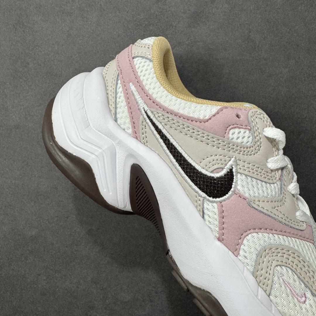 图片[6]-【公司级】耐克NK AIR PEGASUS AL8舒适百搭耐磨透气低帮跑步鞋时尚厚底老爹鞋 专为跑者打造的熟悉弹力脚感再度回归 助你攻克各种目标 再不然 也能为你增添足下风采 AL8版保有你喜爱的灵敏度和适中支撑力 以及发想自 2000 年代初期跑者们的飘逸造型 鞋面采用皮革和网眼布材质打造 搭配上侧面的线条设计 十分吸睛 中底搭载了Air气垫 保证舒适的脚感反馈 货号：HM3691-130 尺码：36 36.5 37.5 38 38.5 39 40 40.5 41 42 42.5 43 44 45-选品中心