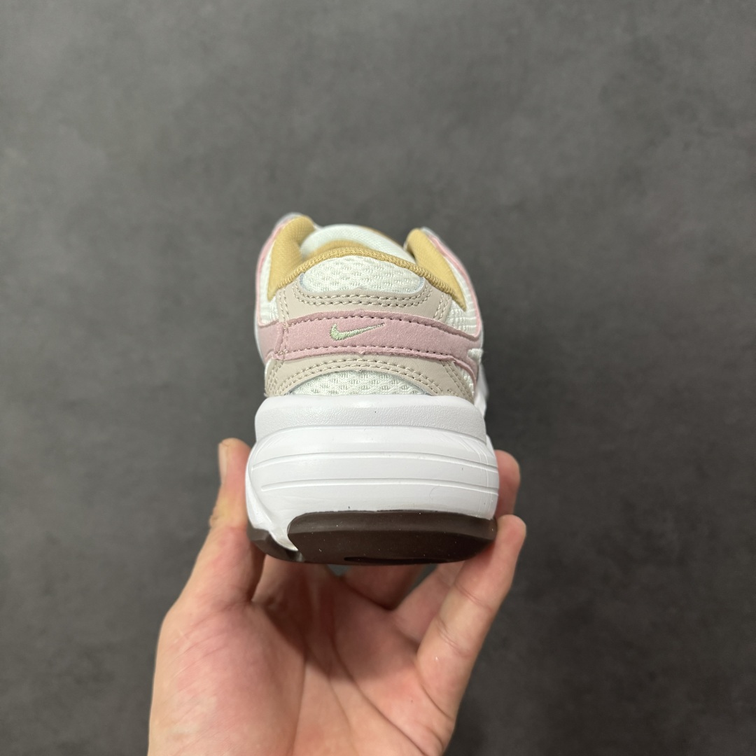 图片[4]-【公司级】耐克NK AIR PEGASUS AL8舒适百搭耐磨透气低帮跑步鞋时尚厚底老爹鞋 专为跑者打造的熟悉弹力脚感再度回归 助你攻克各种目标 再不然 也能为你增添足下风采 AL8版保有你喜爱的灵敏度和适中支撑力 以及发想自 2000 年代初期跑者们的飘逸造型 鞋面采用皮革和网眼布材质打造 搭配上侧面的线条设计 十分吸睛 中底搭载了Air气垫 保证舒适的脚感反馈 货号：HM3691-130 尺码：36 36.5 37.5 38 38.5 39 40 40.5 41 42 42.5 43 44 45-选品中心