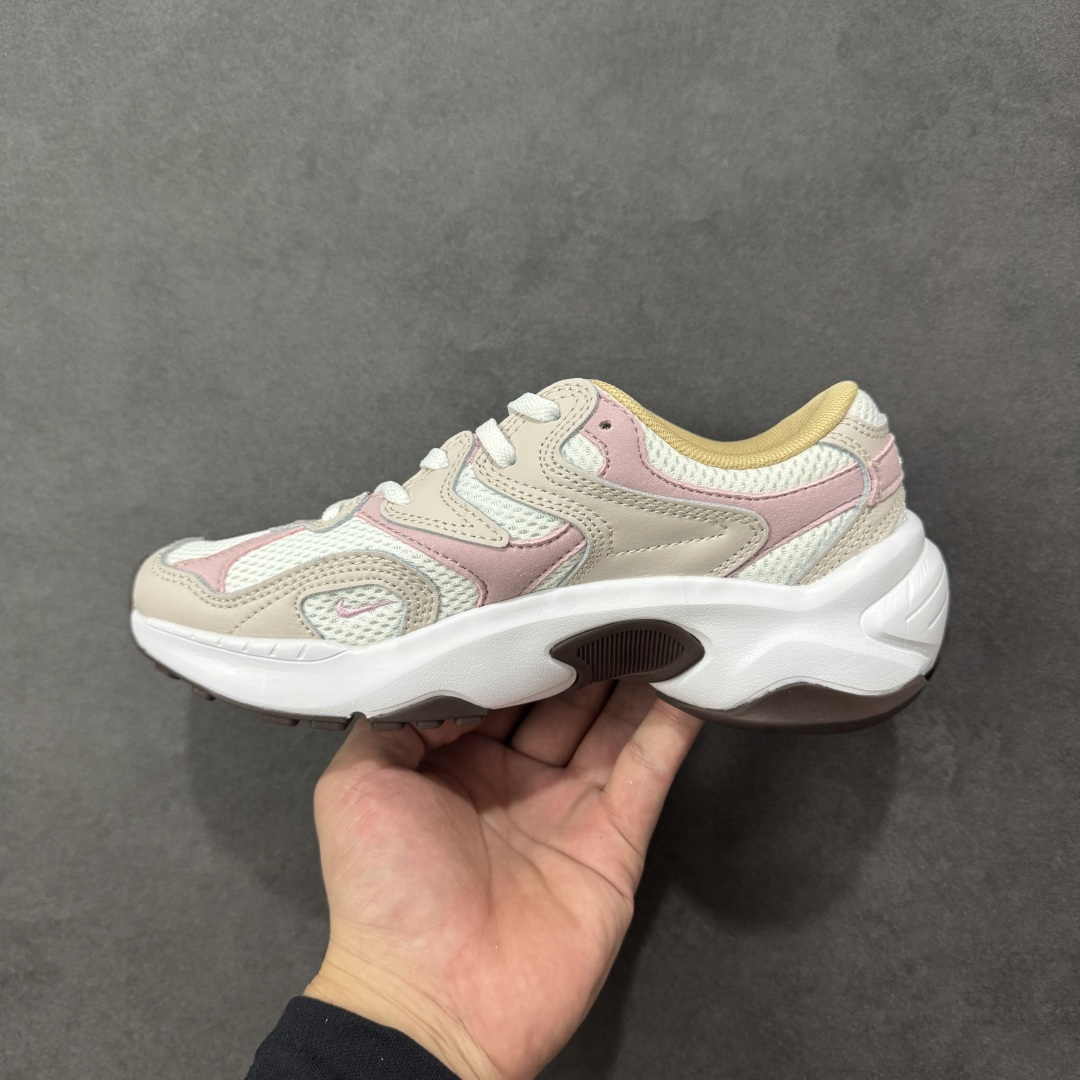 图片[2]-【公司级】耐克NK AIR PEGASUS AL8舒适百搭耐磨透气低帮跑步鞋时尚厚底老爹鞋 专为跑者打造的熟悉弹力脚感再度回归 助你攻克各种目标 再不然 也能为你增添足下风采 AL8版保有你喜爱的灵敏度和适中支撑力 以及发想自 2000 年代初期跑者们的飘逸造型 鞋面采用皮革和网眼布材质打造 搭配上侧面的线条设计 十分吸睛 中底搭载了Air气垫 保证舒适的脚感反馈 货号：HM3691-130 尺码：36 36.5 37.5 38 38.5 39 40 40.5 41 42 42.5 43 44 45-选品中心