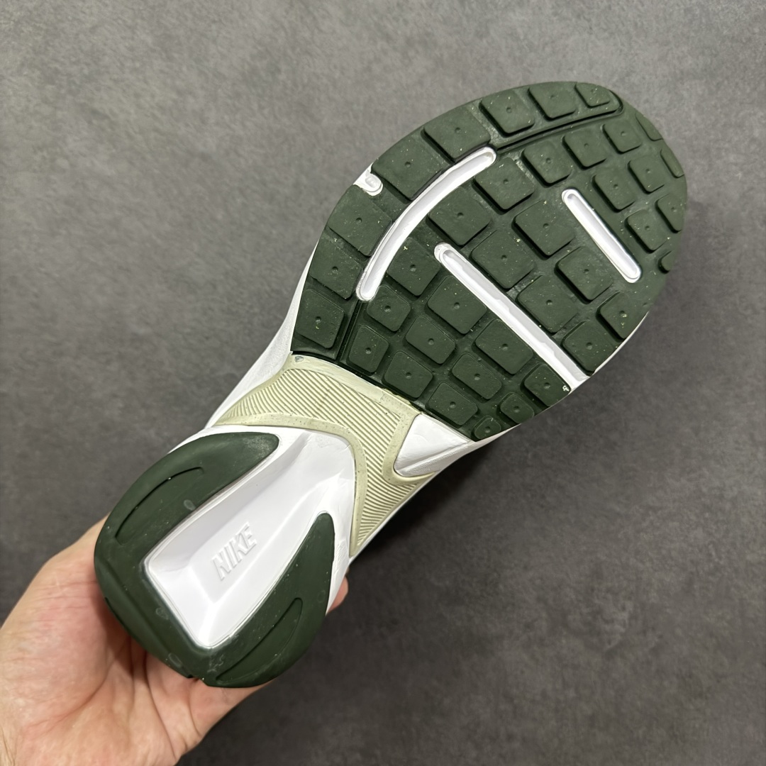 图片[9]-【公司级】耐克NK AIR PEGASUS AL8舒适百搭耐磨透气低帮跑步鞋时尚厚底老爹鞋 专为跑者打造的熟悉弹力脚感再度回归 助你攻克各种目标 再不然 也能为你增添足下风采 AL8版保有你喜爱的灵敏度和适中支撑力 以及发想自 2000 年代初期跑者们的飘逸造型 鞋面采用皮革和网眼布材质打造 搭配上侧面的线条设计 十分吸睛 中底搭载了Air气垫 保证舒适的脚感反馈 货号：HF1761-400 尺码：36 36.5 37.5 38 38.5 39 40 40.5 41 42 42.5 43 44 45-选品中心