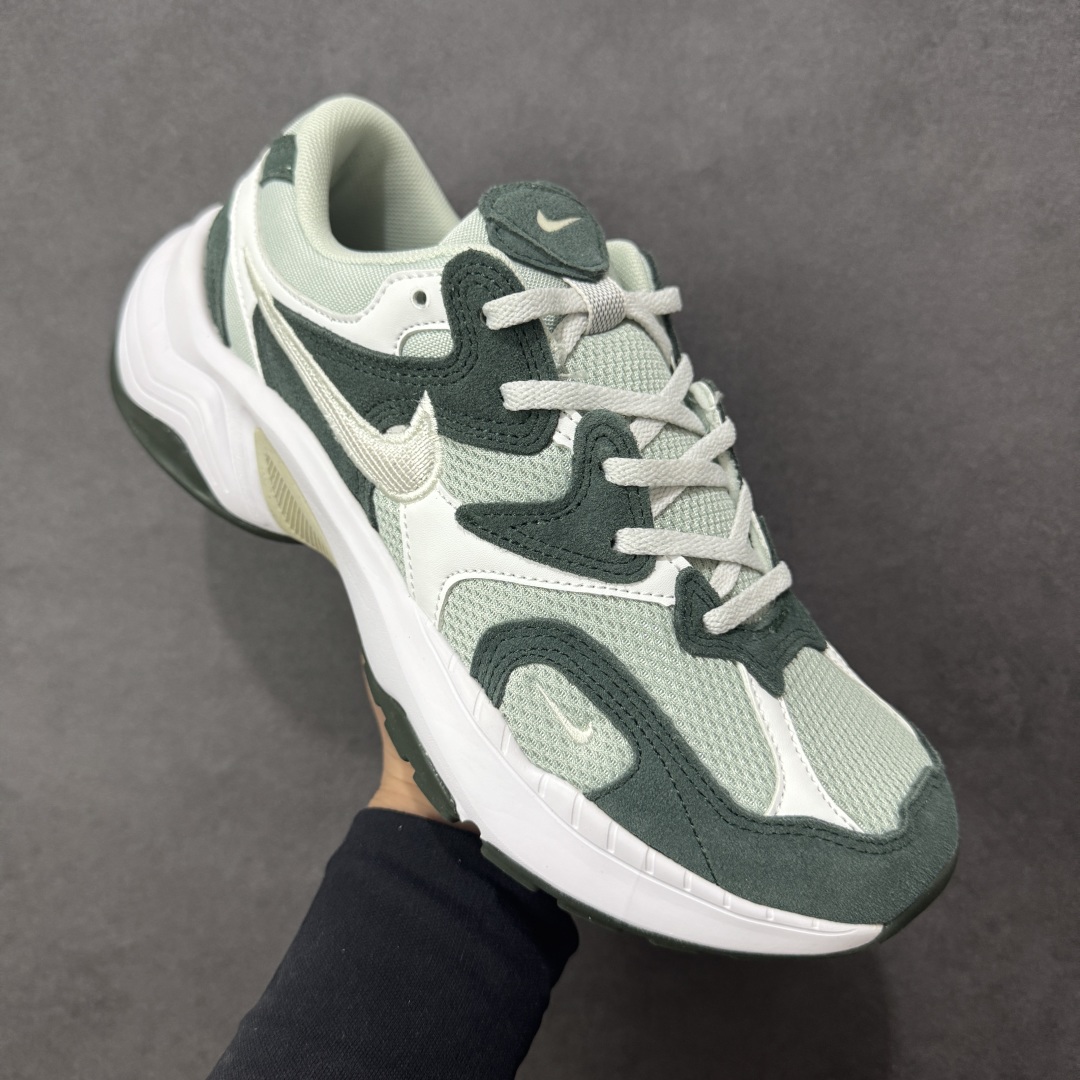 图片[3]-【公司级】耐克NK AIR PEGASUS AL8舒适百搭耐磨透气低帮跑步鞋时尚厚底老爹鞋 专为跑者打造的熟悉弹力脚感再度回归 助你攻克各种目标 再不然 也能为你增添足下风采 AL8版保有你喜爱的灵敏度和适中支撑力 以及发想自 2000 年代初期跑者们的飘逸造型 鞋面采用皮革和网眼布材质打造 搭配上侧面的线条设计 十分吸睛 中底搭载了Air气垫 保证舒适的脚感反馈 货号：HF1761-400 尺码：36 36.5 37.5 38 38.5 39 40 40.5 41 42 42.5 43 44 45-选品中心