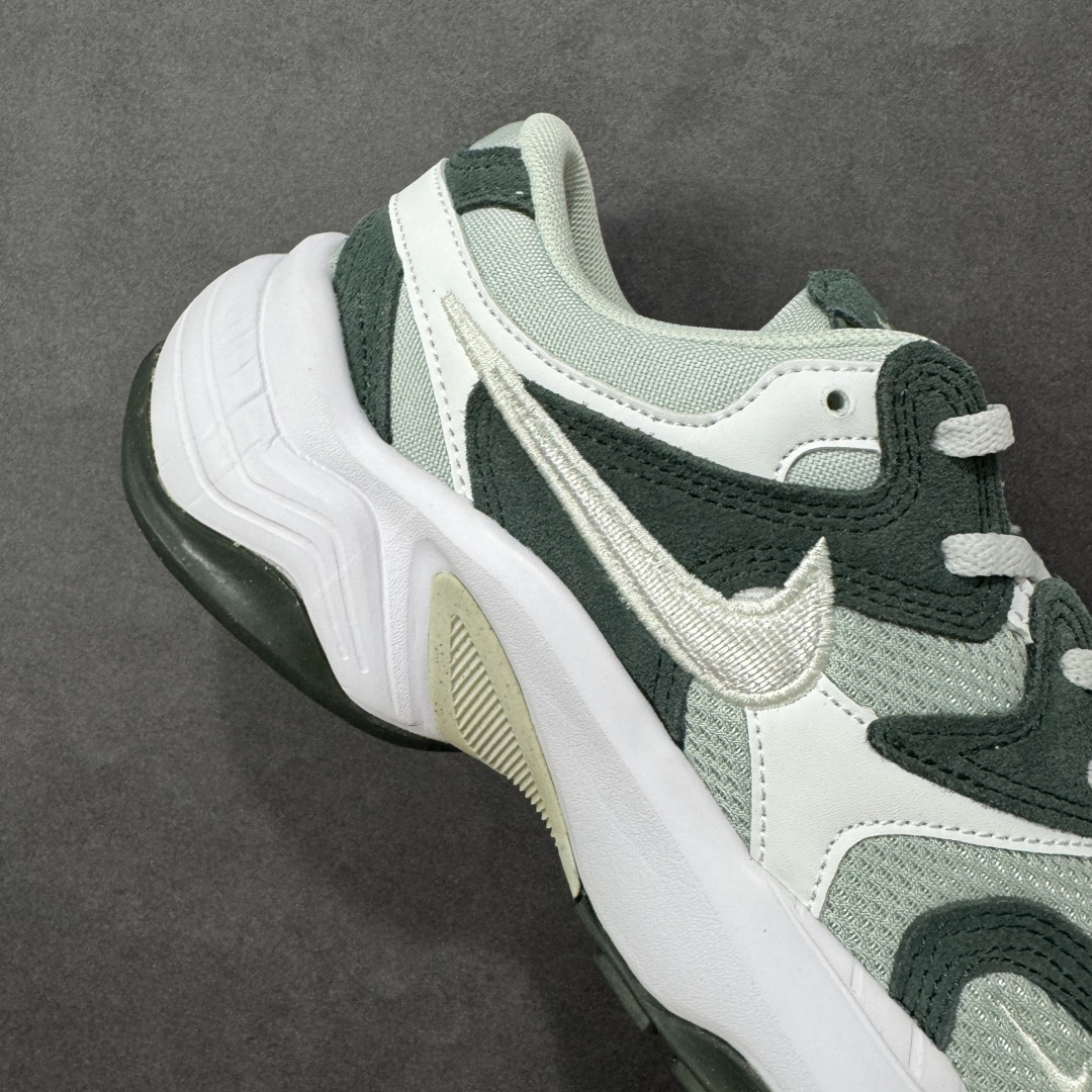 图片[6]-【公司级】耐克NK AIR PEGASUS AL8舒适百搭耐磨透气低帮跑步鞋时尚厚底老爹鞋 专为跑者打造的熟悉弹力脚感再度回归 助你攻克各种目标 再不然 也能为你增添足下风采 AL8版保有你喜爱的灵敏度和适中支撑力 以及发想自 2000 年代初期跑者们的飘逸造型 鞋面采用皮革和网眼布材质打造 搭配上侧面的线条设计 十分吸睛 中底搭载了Air气垫 保证舒适的脚感反馈 货号：HF1761-400 尺码：36 36.5 37.5 38 38.5 39 40 40.5 41 42 42.5 43 44 45-选品中心