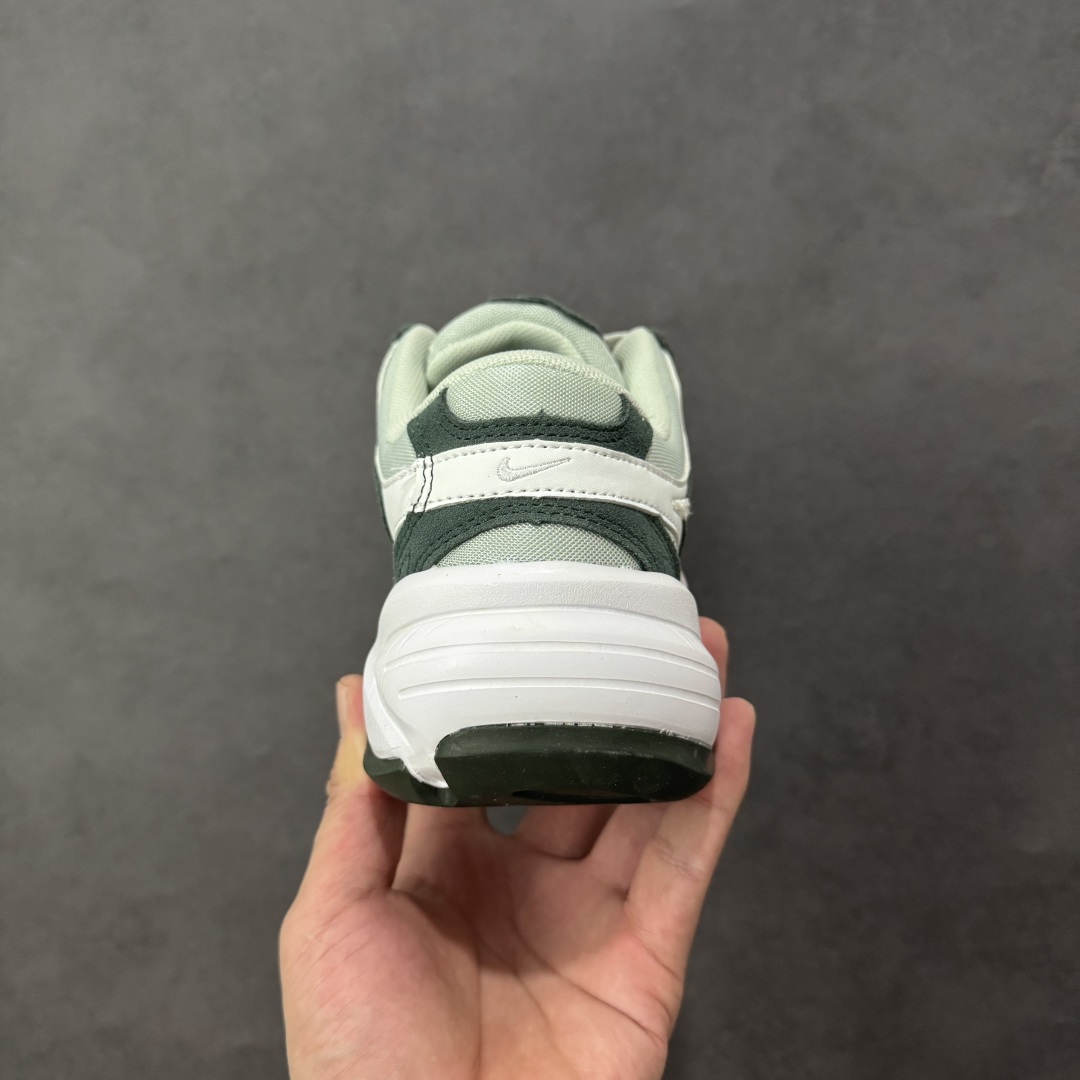 图片[4]-【公司级】耐克NK AIR PEGASUS AL8舒适百搭耐磨透气低帮跑步鞋时尚厚底老爹鞋 专为跑者打造的熟悉弹力脚感再度回归 助你攻克各种目标 再不然 也能为你增添足下风采 AL8版保有你喜爱的灵敏度和适中支撑力 以及发想自 2000 年代初期跑者们的飘逸造型 鞋面采用皮革和网眼布材质打造 搭配上侧面的线条设计 十分吸睛 中底搭载了Air气垫 保证舒适的脚感反馈 货号：HF1761-400 尺码：36 36.5 37.5 38 38.5 39 40 40.5 41 42 42.5 43 44 45-选品中心