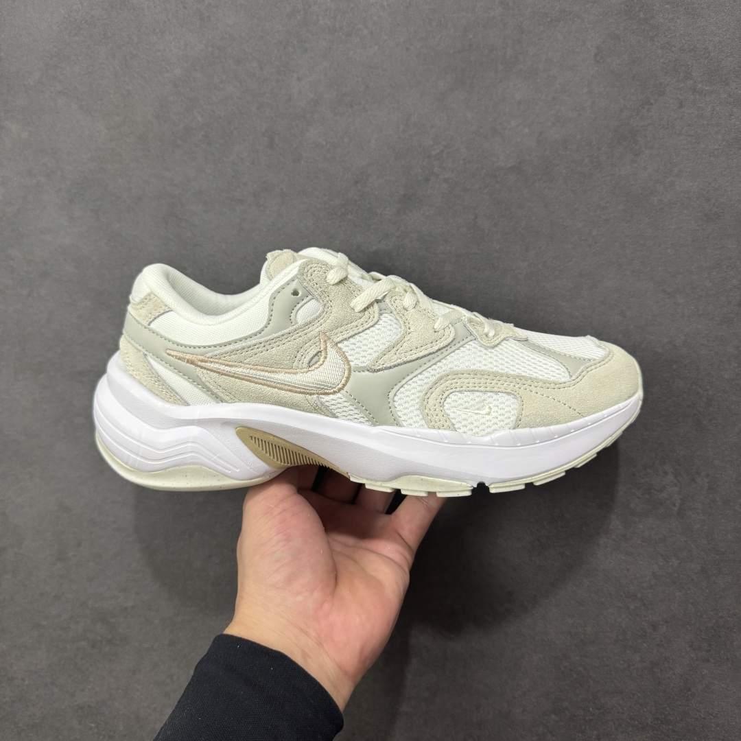 【公司级】耐克NK AIR PEGASUS AL8舒适百搭耐磨透气低帮跑步鞋时尚厚底老爹鞋 专为跑者打造的熟悉弹力脚感再度回归 助你攻克各种目标 再不然 也能为你增添足下风采 AL8版保有你喜爱的灵敏度和适中支撑力 以及发想自 2000 年代初期跑者们的飘逸造型 鞋面采用皮革和网眼布材质打造 搭配上侧面的线条设计 十分吸睛 中底搭载了Air气垫 保证舒适的脚感反馈 货号:HF1761-400 尺码:36 36.5 37.5 38 38.5 39 40 40.5 41 42 42.5 43 44 45-选品中心