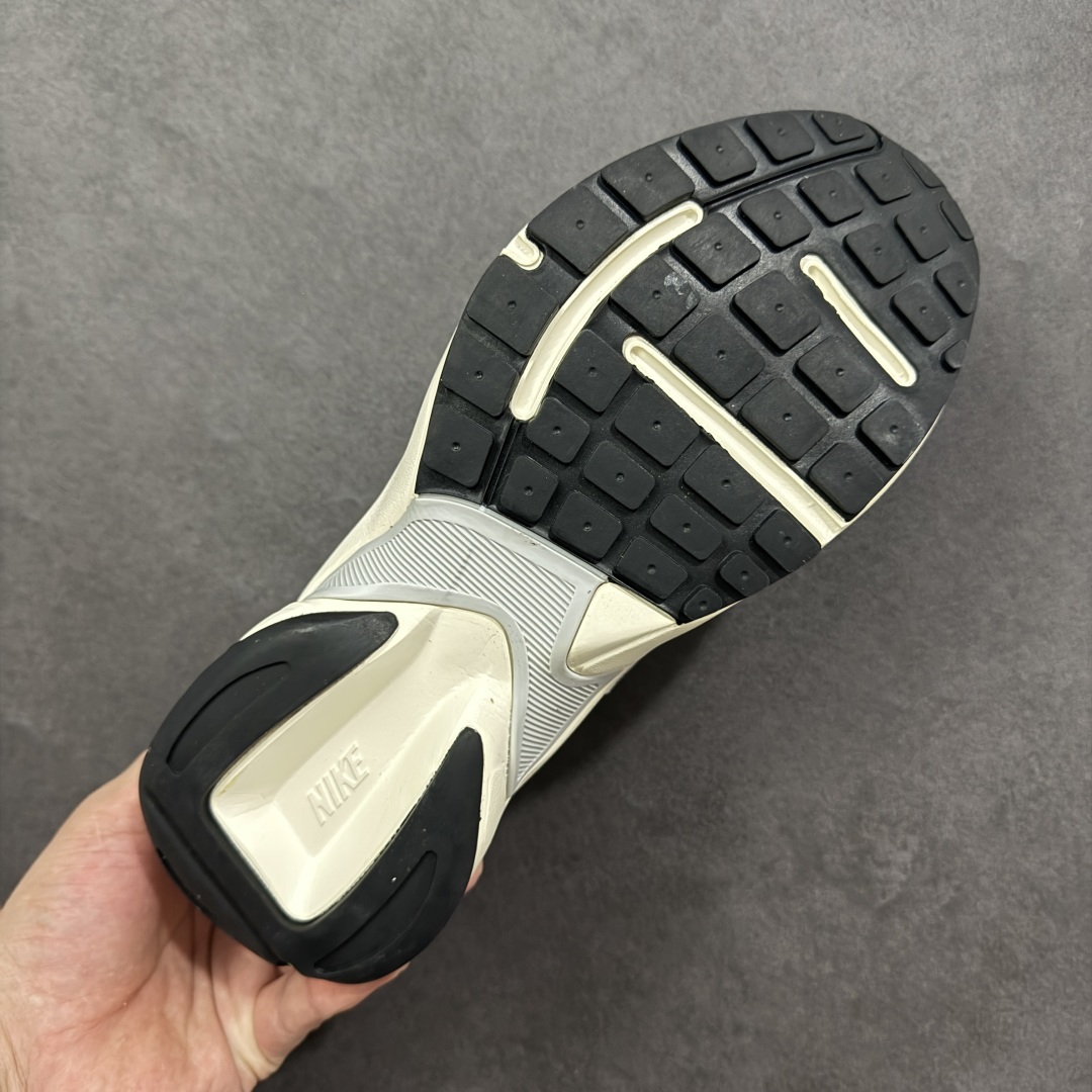 图片[9]-【公司级】耐克NK AIR PEGASUS AL8舒适百搭耐磨透气低帮跑步鞋时尚厚底老爹鞋 专为跑者打造的熟悉弹力脚感再度回归 助你攻克各种目标 再不然 也能为你增添足下风采 AL8版保有你喜爱的灵敏度和适中支撑力 以及发想自 2000 年代初期跑者们的飘逸造型 鞋面采用皮革和网眼布材质打造 搭配上侧面的线条设计 十分吸睛 中底搭载了Air气垫 保证舒适的脚感反馈 货号：HF1761-400 尺码：36 36.5 37.5 38 38.5 39 40 40.5 41 42 42.5 43 44 45-选品中心