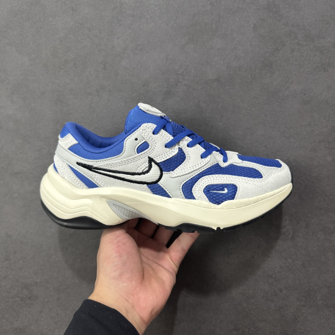 【公司级】耐克NK AIR PEGASUS AL8舒适百搭耐磨透气低帮跑步鞋时尚厚底老爹鞋 专为跑者打造的熟悉弹力脚感再度回归 助你攻克各种目标 再不然 也能为你增添足下风采 AL8版保有你喜爱的灵敏度和适中支撑力 以及发想自 2000 年代初期跑者们的飘逸造型 鞋面采用皮革和网眼布材质打造 搭配上侧面的线条设计 十分吸睛 中底搭载了Air气垫 保证舒适的脚感反馈 货号:HF1761-400 尺码:36 36.5 37.5 38 38.5 39 40 40.5 41 42 42.5 43 44 45-选品中心