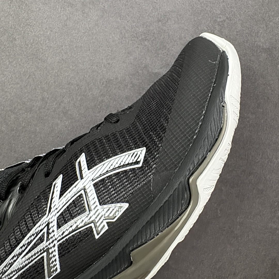 图片[5]-【公司级】亚瑟士Asics NETBURNER BALLISTIC FF 4 舒适百搭简约时尚 低帮 训练鞋 男女款运动跑步鞋 亚瑟士 ASICS GEL-NETBURNER BALLISTIC FF 4 是专为排球运动设计的专业鞋款，2025年8月推出的升级版在性能和舒适性方面均有显著提升。 核心升级亮点了包裹性与透气性：采用无缝柔韧网布鞋面，贴合度提升30%，同时通过动态束带设计实现足弓横向偏移量仅1.8mm，保持运动稳定性。 推进力与抓地力：鞋底纹路结合Precision Sole与X-Guidance设计，多方向抓地力提升25%，尤其在转折和加速场景中表现更优。 中底技术：FlyteFoam材质实现落地回弹率提升18%，配合SpeedTruss结构增强横向移动稳定性，适合快速移动场景。 适用场景点适合追求快速移动、多方向切换的排球运动员，尤其推荐给需要横向移动稳定性支撑的球员。 尺码： 36-45含半码 编码： AMB250260-选品中心