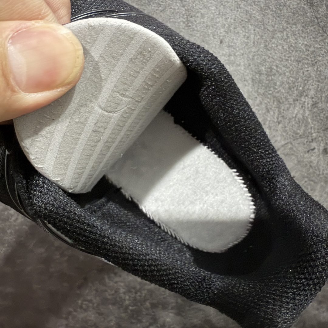 图片[9]-【Max纯原版】Nike Air Max Plus TN气垫系列跑鞋 全新一比一高端版本 真正的市场T1品质 更多配色陆续出货 真正的用心研发 一点一点抠出来的 品质 品控细节 随便闭眼对比市场任何版本 全套原纸板楦头开发 完美呈现版型 工艺流程均与原鞋保持一致 Turned Air 中底缓震技术 鞋面弧度与大底弧度一致 鞋头正确TPU材质 鞋面高频TPU材质1.0厚度 原鞋一致层次感 超越公司货的品控标准 多道QC质检 货号：IM4868-010 尺码：36 36.5 37.5 38 38.5 39 40 40.5 41 42 42.5 43 44 44.5 45 46-选品中心