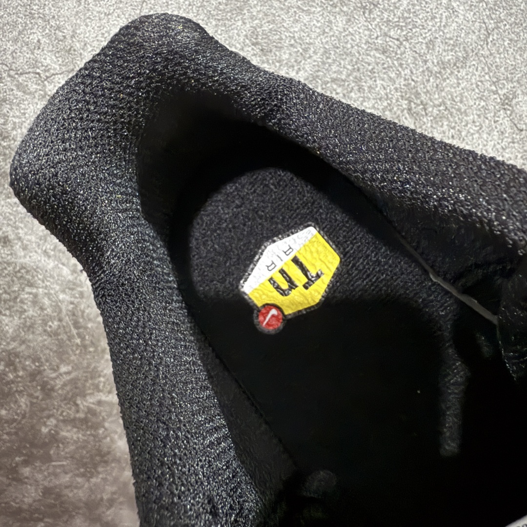 图片[8]-【Max纯原版】Nike Air Max Plus TN气垫系列跑鞋 全新一比一高端版本 真正的市场T1品质 更多配色陆续出货 真正的用心研发 一点一点抠出来的 品质 品控细节 随便闭眼对比市场任何版本 全套原纸板楦头开发 完美呈现版型 工艺流程均与原鞋保持一致 Turned Air 中底缓震技术 鞋面弧度与大底弧度一致 鞋头正确TPU材质 鞋面高频TPU材质1.0厚度 原鞋一致层次感 超越公司货的品控标准 多道QC质检 货号：IM4868-010 尺码：36 36.5 37.5 38 38.5 39 40 40.5 41 42 42.5 43 44 44.5 45 46-选品中心