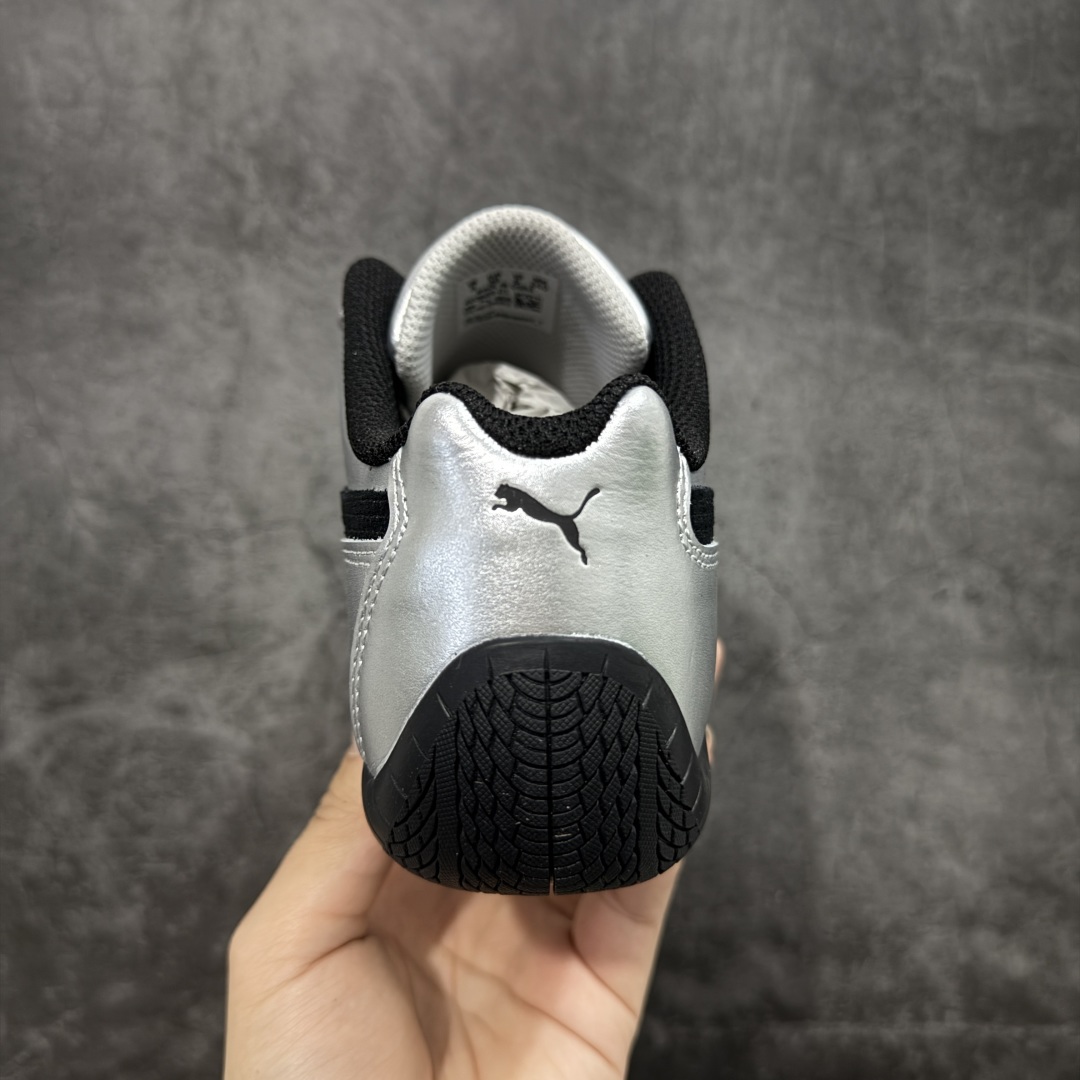 图片[4]-【渠道纯原版】Puma Speedcat OG Sparco 彪马罗马阿莫尔系列 复古运动休闲赛车跑鞋 黑银 目前市场最优版本 无论是版型 细节 烫金走线 完全碾压市场任意版本 欢迎对比🆚 工厂耗时3个月开发 原装档案原数据纸版楦型 采用固色翻毛皮鞋面材质(正确二次成型\’猛帮\’成型工艺🆚区别市面版本!!) 外置原数据开发轻量耐磨橡胶大底💪🏻 全球知名运动品牌PUMA宝马赛车系列 融合了宝马车队的标志性配色 以趣味十足又前卫复古的设计引领潮流 将赛道精神融入街头时尚 开启前卫竞速之旅 主打前卫复古风 Roma鞋款的鞋侧以复古的流线造型 缀以宝马经典Logo 巧妙吸睛 而Speedcat鞋款以亮眼三色条纹元素缀以舒适鞋面 赋予了独特的个性美学 演绎赛车的无尽能量 尺码：35.5-45 货号：403689-01-选品中心