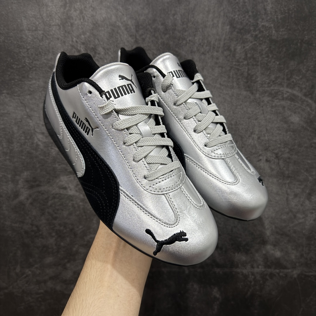 【渠道纯原版】Puma Speedcat OG Sparco 彪马罗马阿莫尔系列 复古运动休闲赛车跑鞋 黑银 目前市场最优版本 无论是版型 细节 烫金走线 完全碾压市场任意版本 欢迎对比🆚 工厂耗时3个月开发 原装档案原数据纸版楦型 采用固色翻毛皮鞋面材质(正确二次成型\'猛帮\'成型工艺🆚区别市面版本!!) 外置原数据开发轻量耐磨橡胶大底💪🏻 全球知名运动品牌PUMA宝马赛车系列 融合了宝马车队的标志性配色 以趣味十足又前卫复古的设计引领潮流 将赛道精神融入街头时尚 开启前卫竞速之旅 主打前卫复古风 Roma鞋款的鞋侧以复古的流线造型 缀以宝马经典Logo 巧妙吸睛 而Speedcat鞋款以亮眼三色条纹元素缀以舒适鞋面 赋予了独特的个性美学 演绎赛车的无尽能量 尺码:35.5-45 货号:403689-01-选品中心