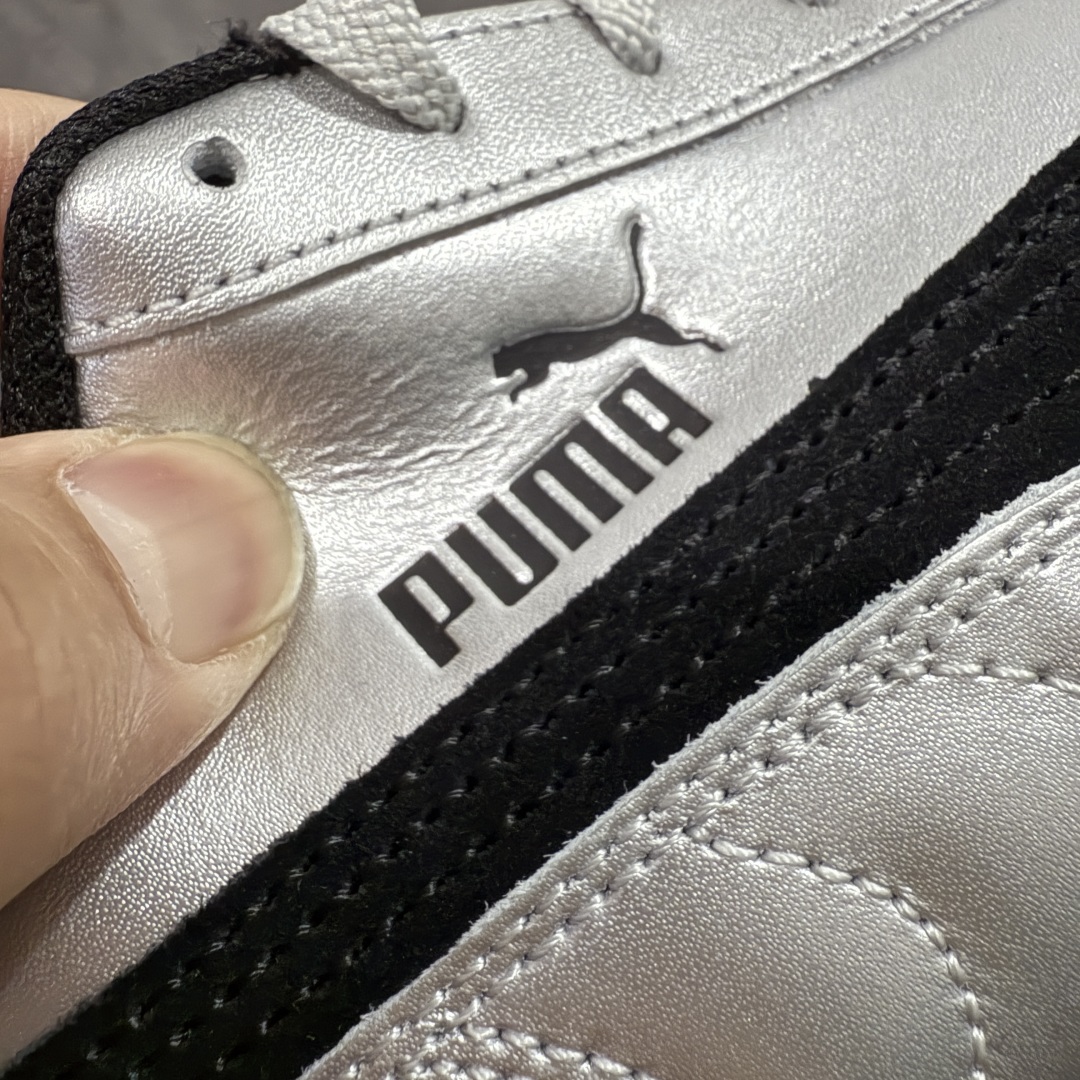 图片[3]-【渠道纯原版】Puma Speedcat OG Sparco 彪马罗马阿莫尔系列 复古运动休闲赛车跑鞋 黑银 目前市场最优版本 无论是版型 细节 烫金走线 完全碾压市场任意版本 欢迎对比🆚 工厂耗时3个月开发 原装档案原数据纸版楦型 采用固色翻毛皮鞋面材质(正确二次成型\’猛帮\’成型工艺🆚区别市面版本!!) 外置原数据开发轻量耐磨橡胶大底💪🏻 全球知名运动品牌PUMA宝马赛车系列 融合了宝马车队的标志性配色 以趣味十足又前卫复古的设计引领潮流 将赛道精神融入街头时尚 开启前卫竞速之旅 主打前卫复古风 Roma鞋款的鞋侧以复古的流线造型 缀以宝马经典Logo 巧妙吸睛 而Speedcat鞋款以亮眼三色条纹元素缀以舒适鞋面 赋予了独特的个性美学 演绎赛车的无尽能量 尺码：35.5-45 货号：403689-01-选品中心